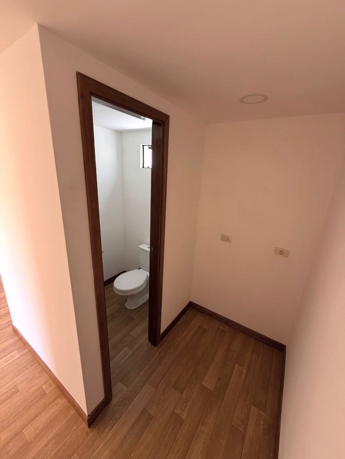 Oficina modular dos contenedores terminada