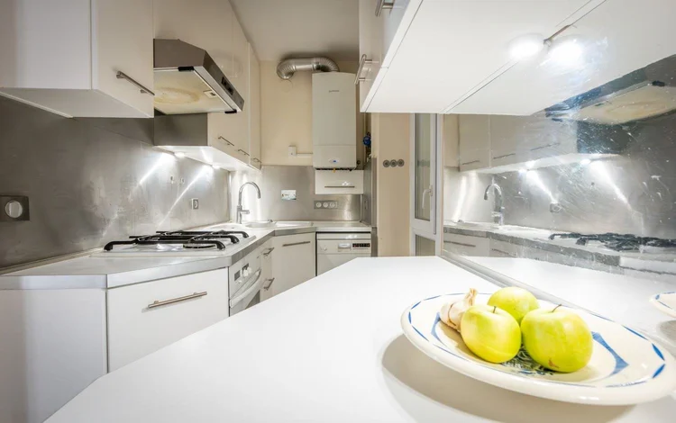 Cuisine – Avenue Daumesnil, Paris 12e