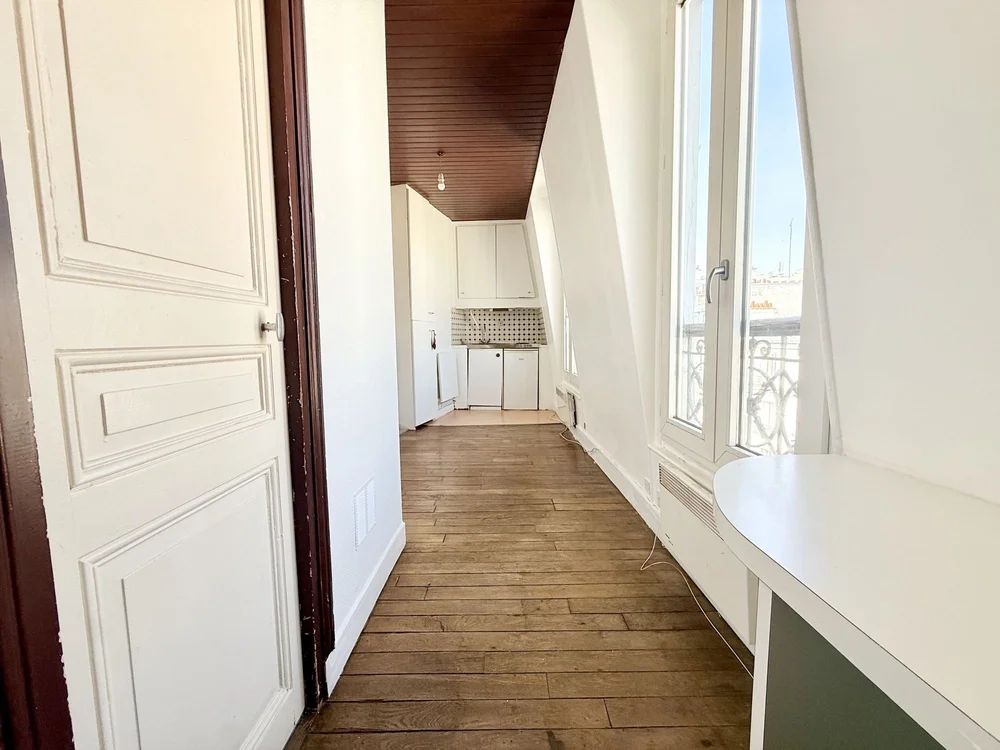 L'entrée avec coin bureau