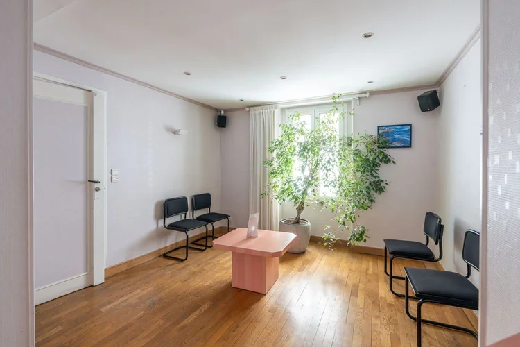 Accueil et salle d'attente – Cours de Vincennes, Paris 12e