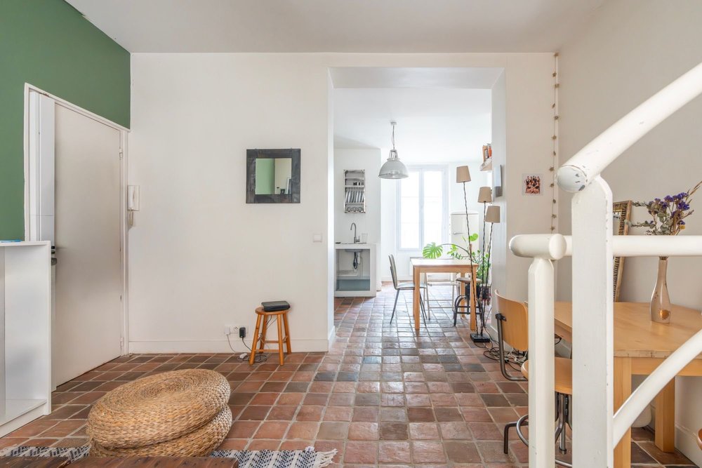 Le séjour et l'escalier hélicoïdal