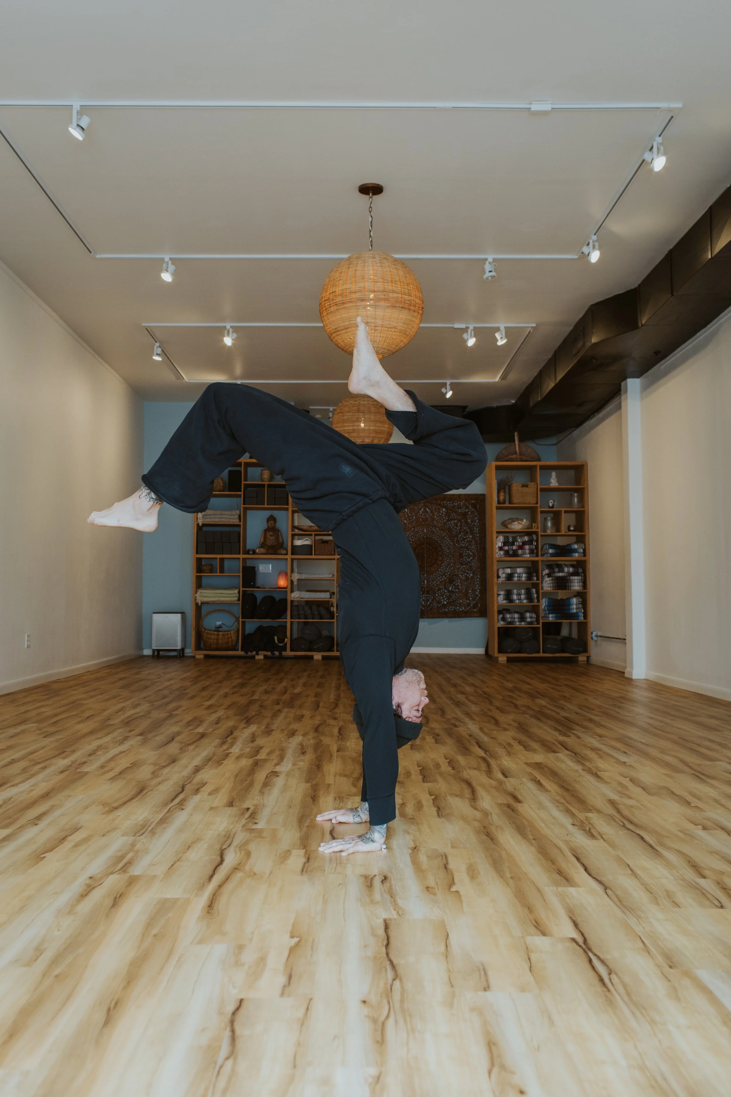 Carleton James (CJ), Guest Teacher bei doktor yoga