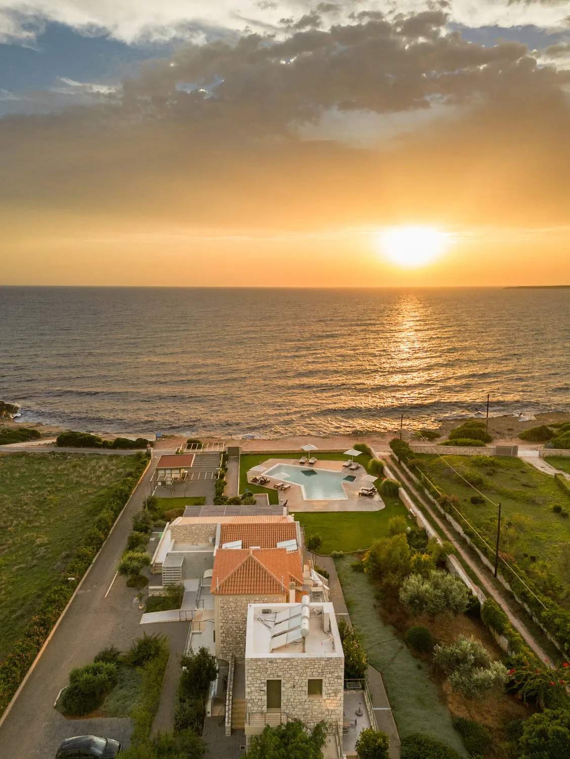 Callisto Seaside Suites