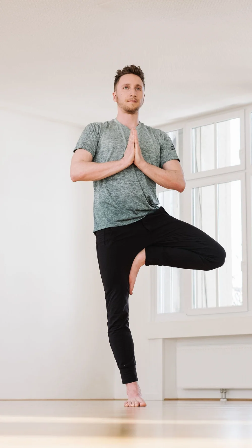 Julian — yoga teacher at doktor yoga