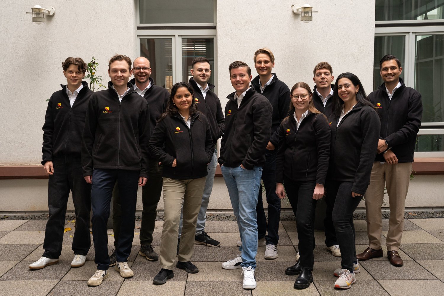 Teamarbeit bei Solarfarm RE