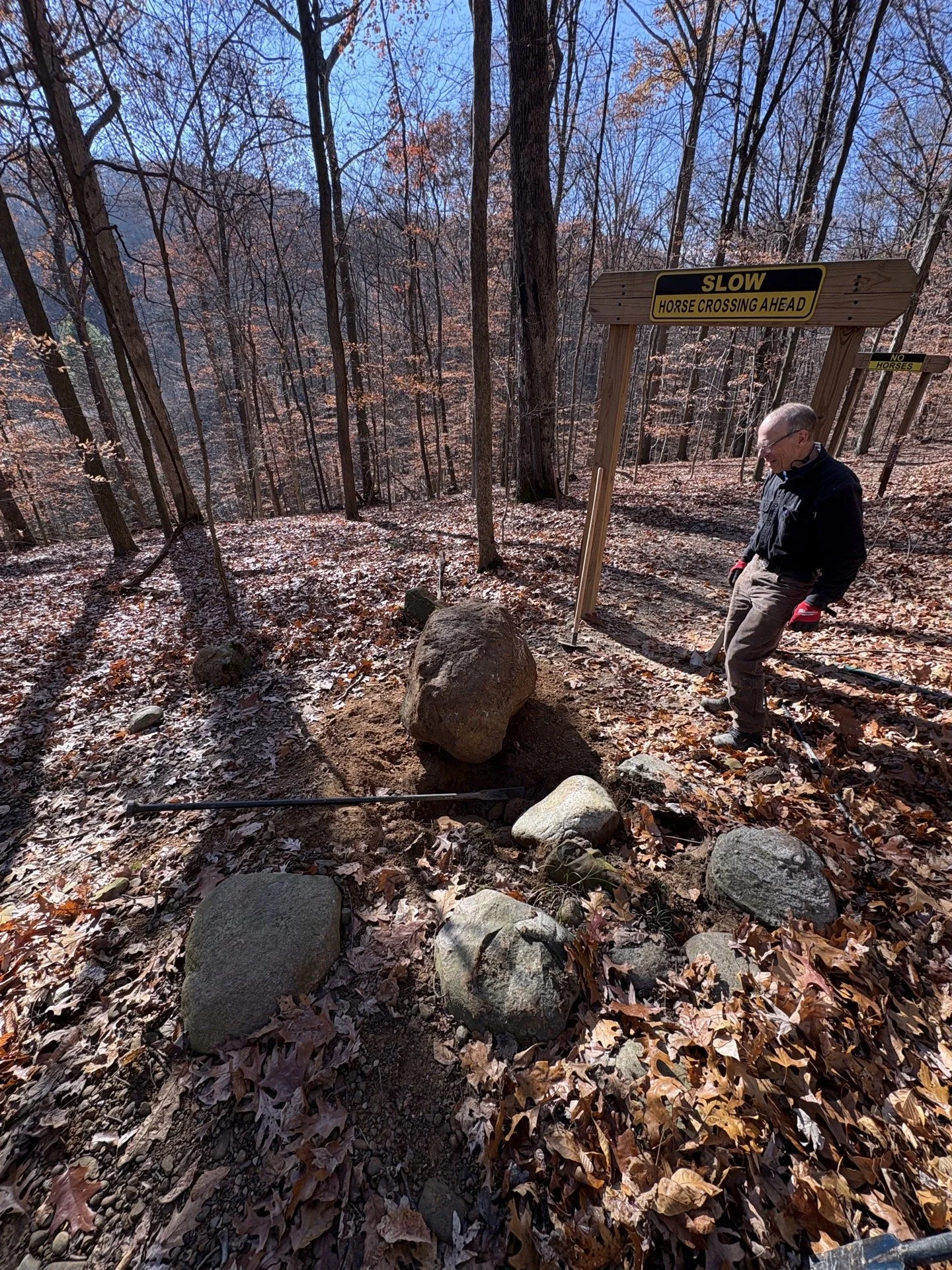 MMBC volunteers working on a shared horse and mountain bike trail crossing