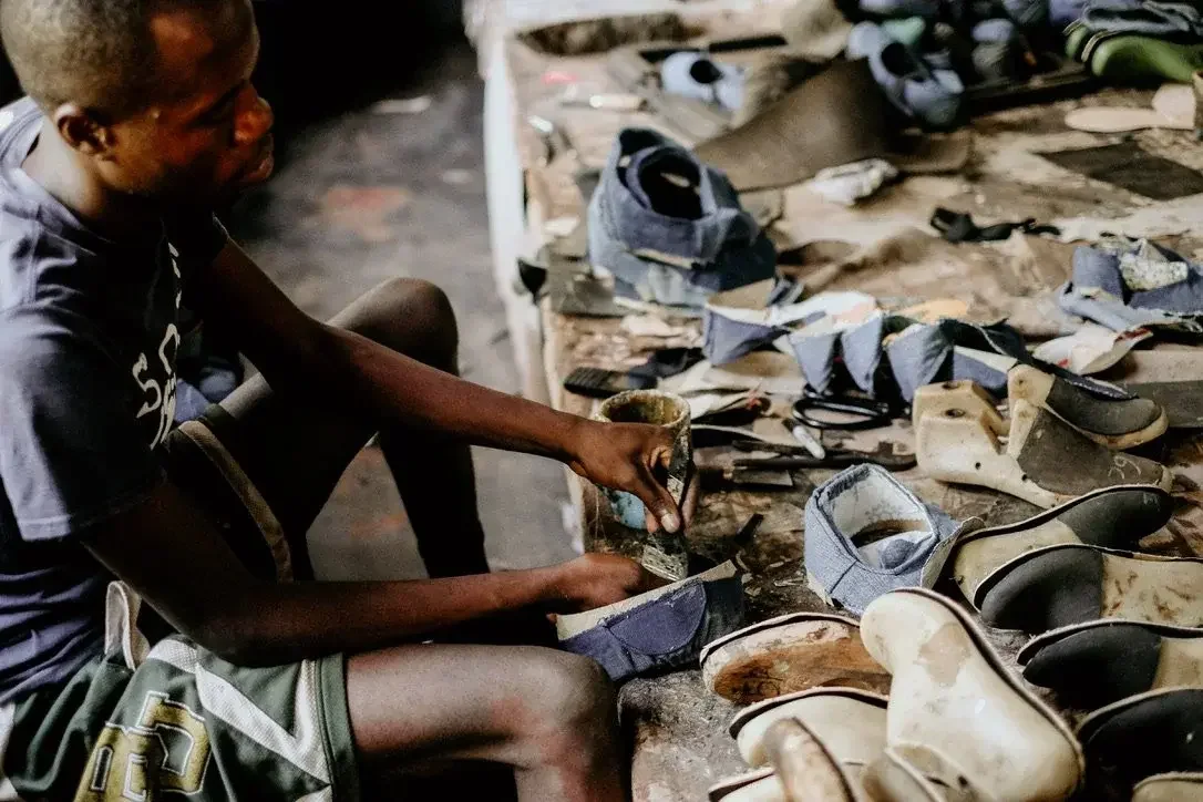 Hands stitching shoe fabric