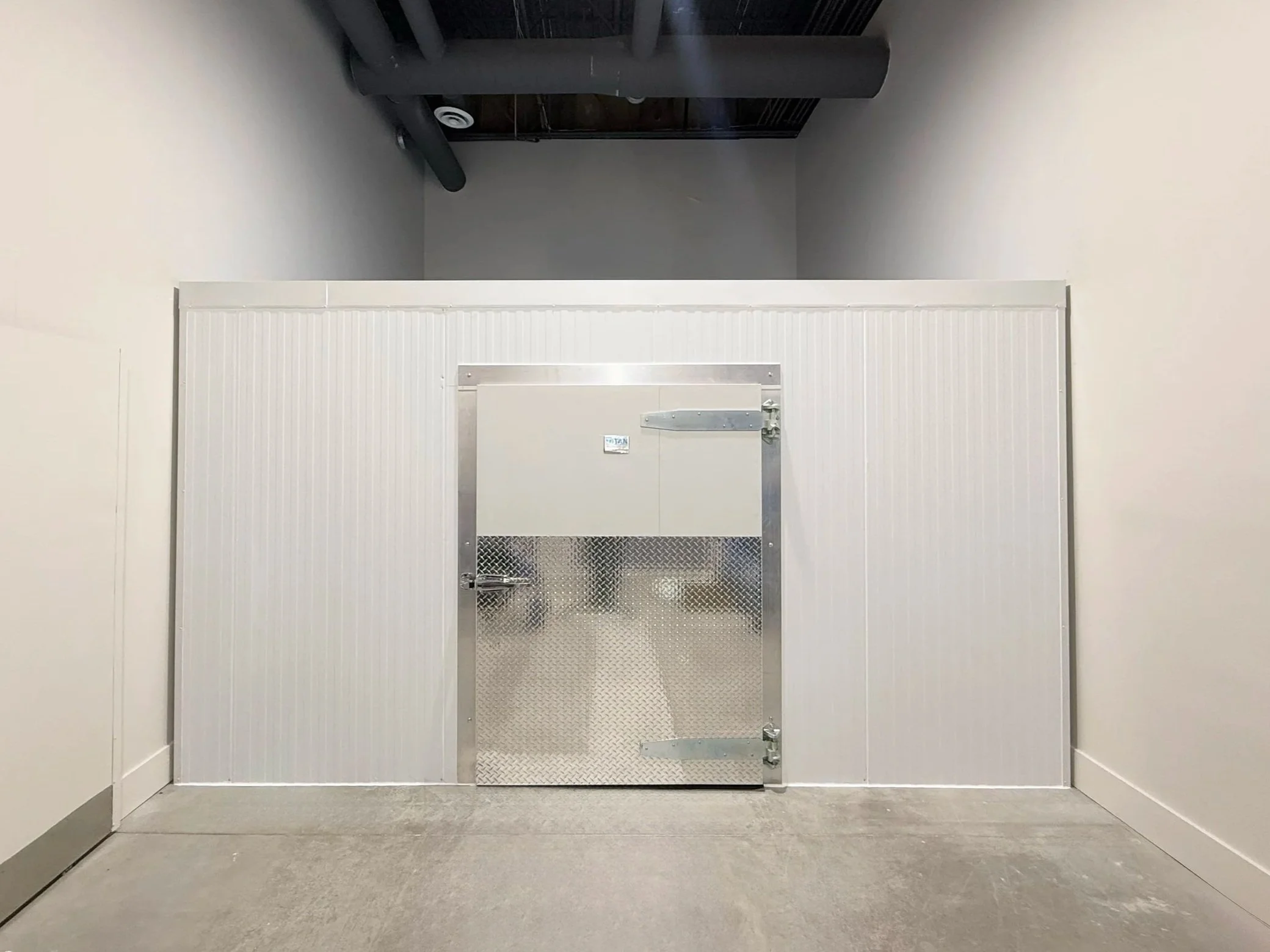 Walk-in cooler installation 1