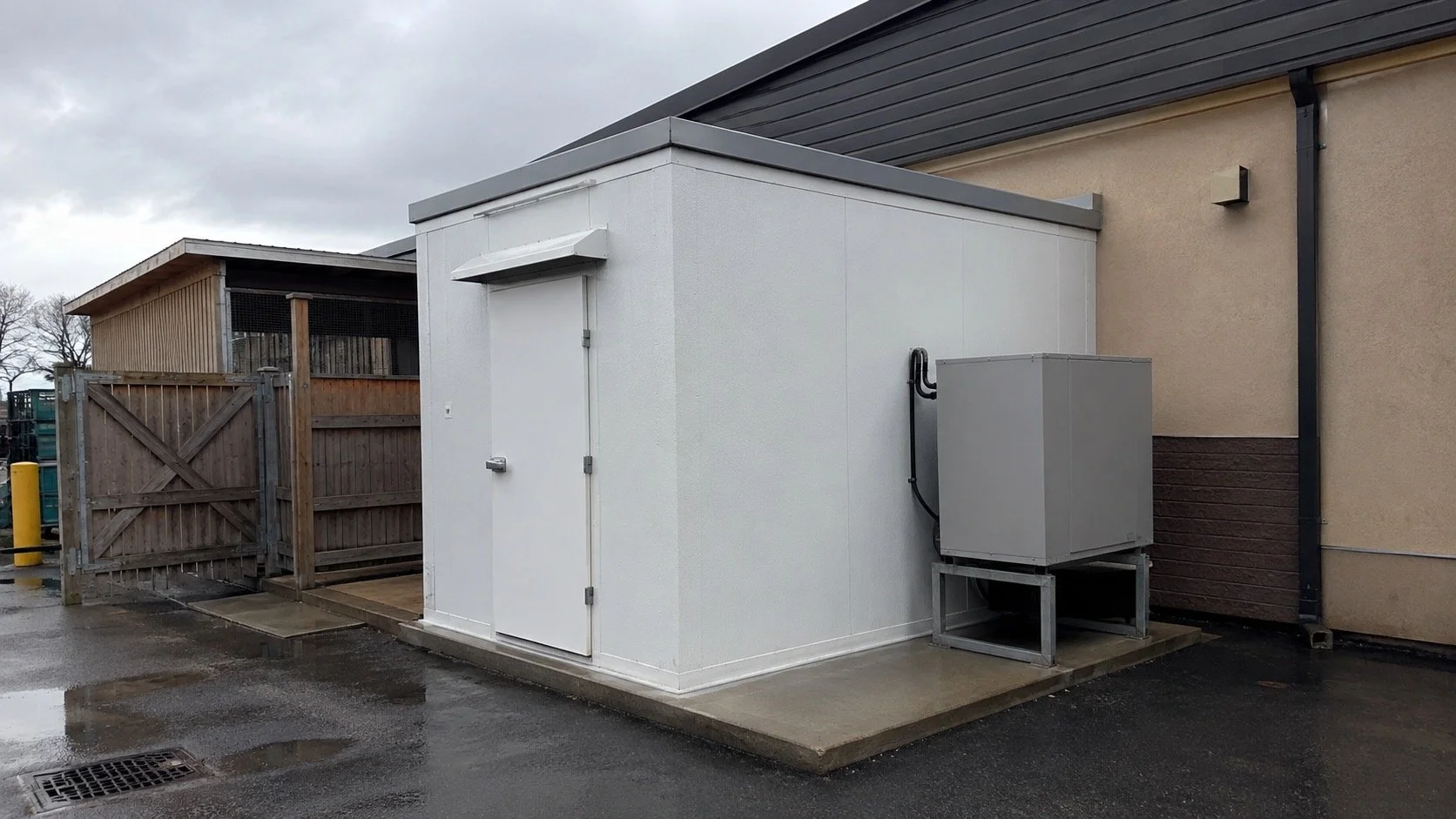 Outdoor walk-in cooler installed by Titan Walk-In Coolers in Ontario