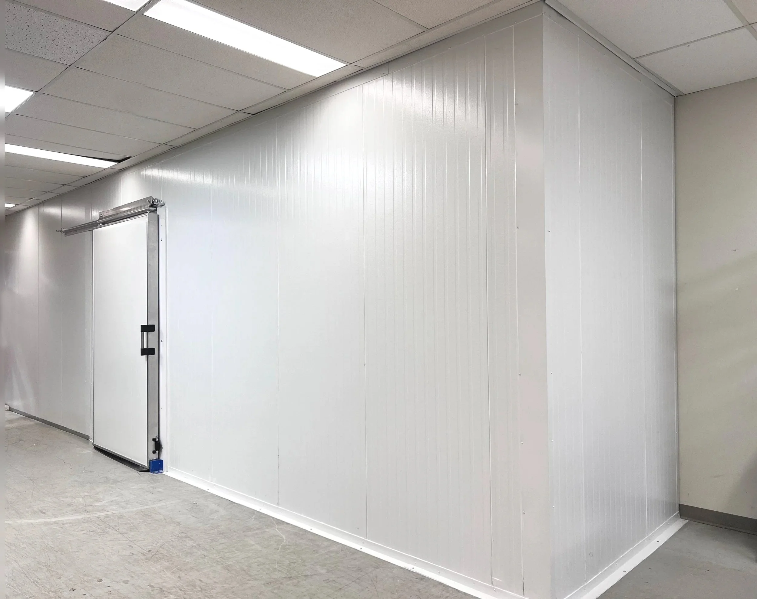 Walk-in cooler installation 2