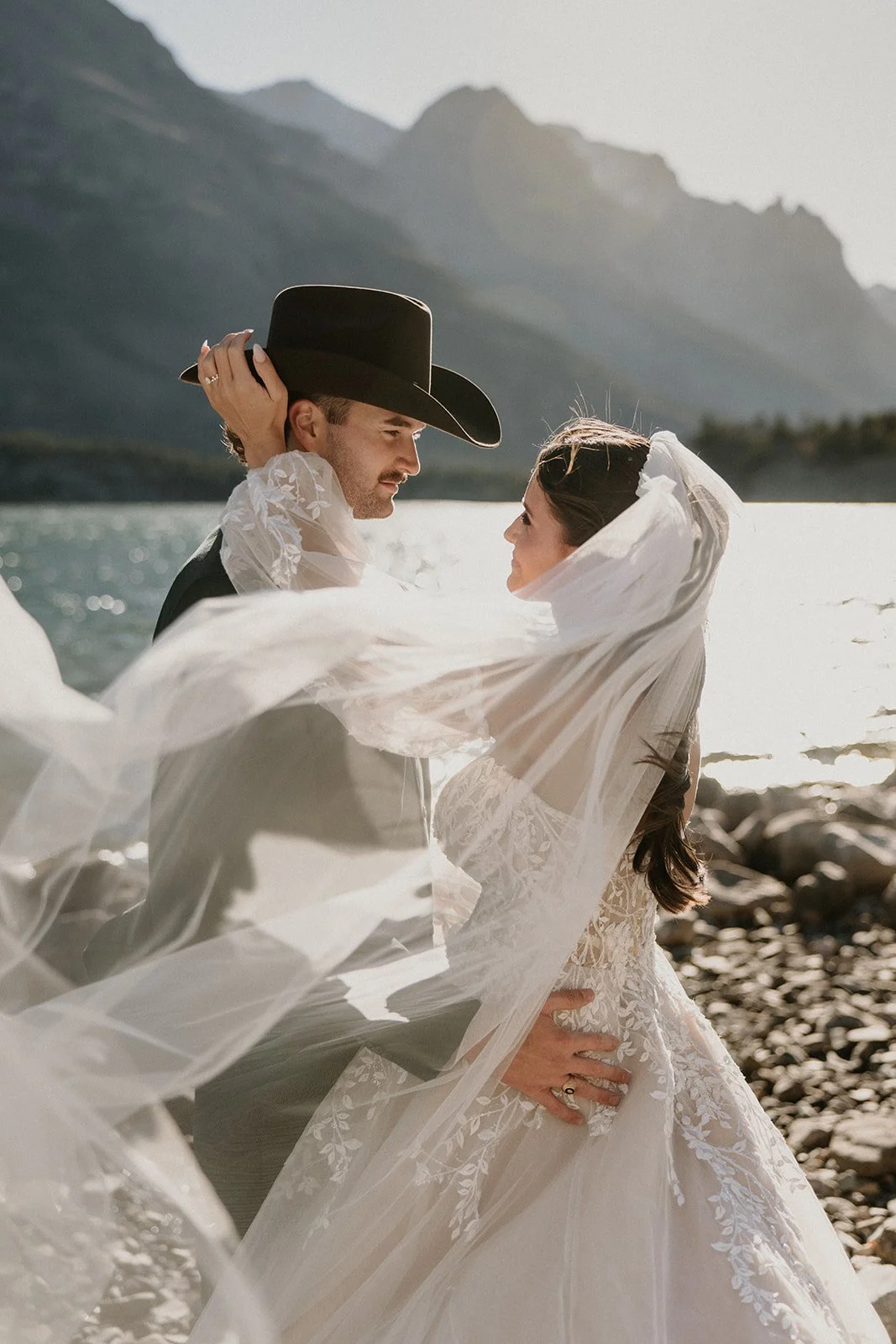 Montana wedding couple by the lake