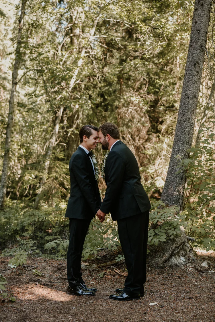 Montana elopement couple in Glacier National Park