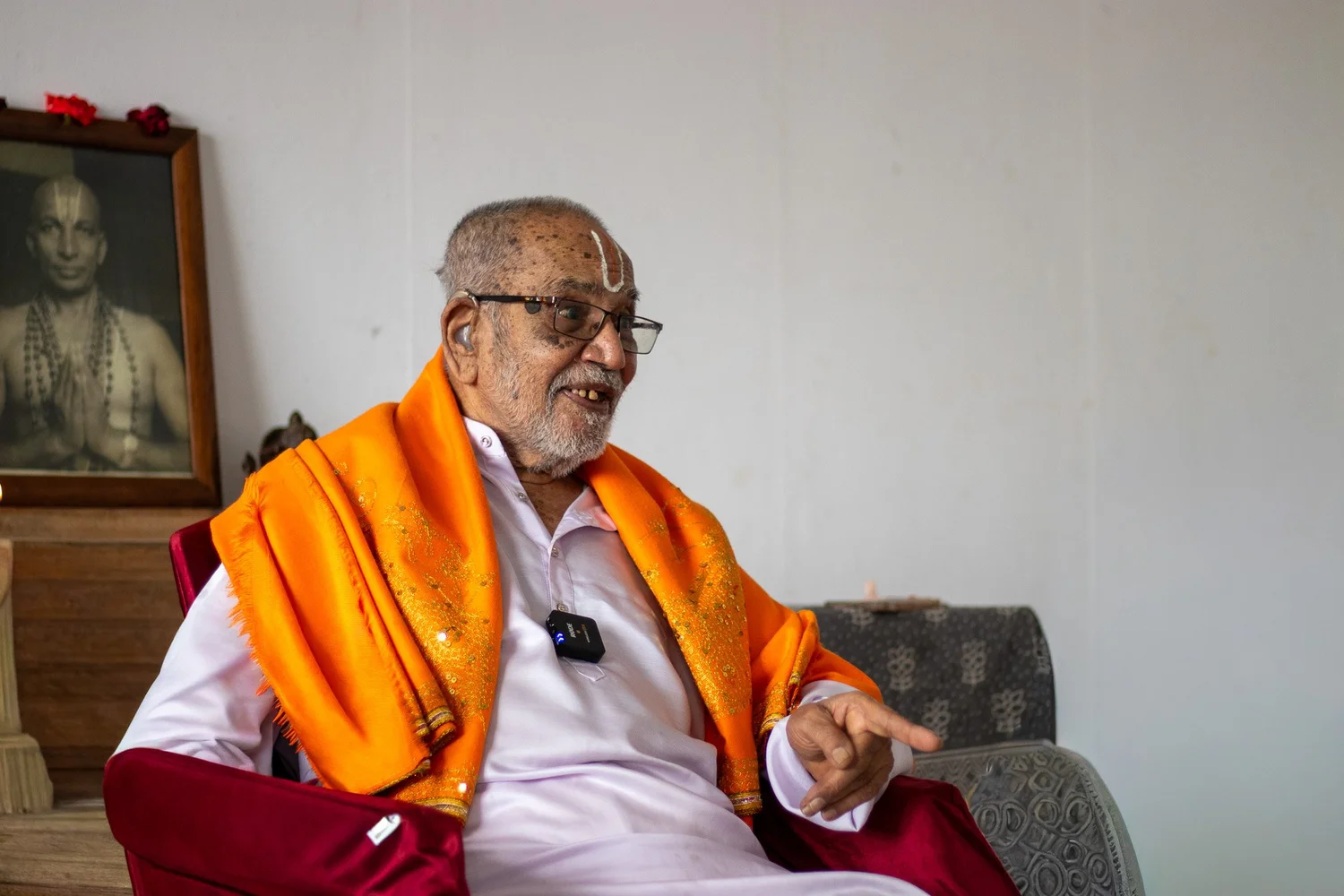 Dr. B.N.S. Iyengar teaching, asking his students whether they have understood