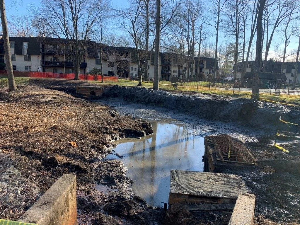 Drainage trench and pipe installation