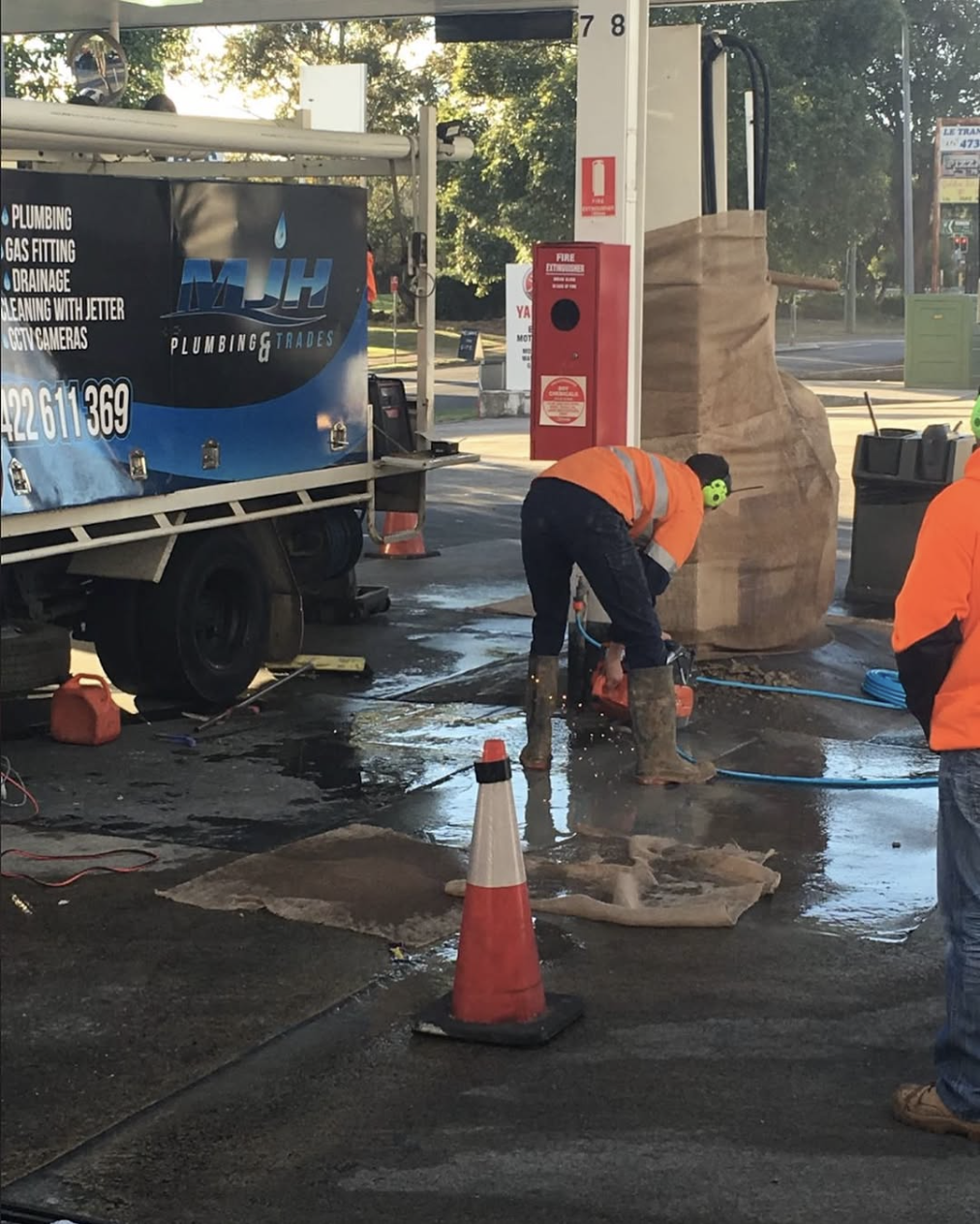 Emergency water leak at commercial service station