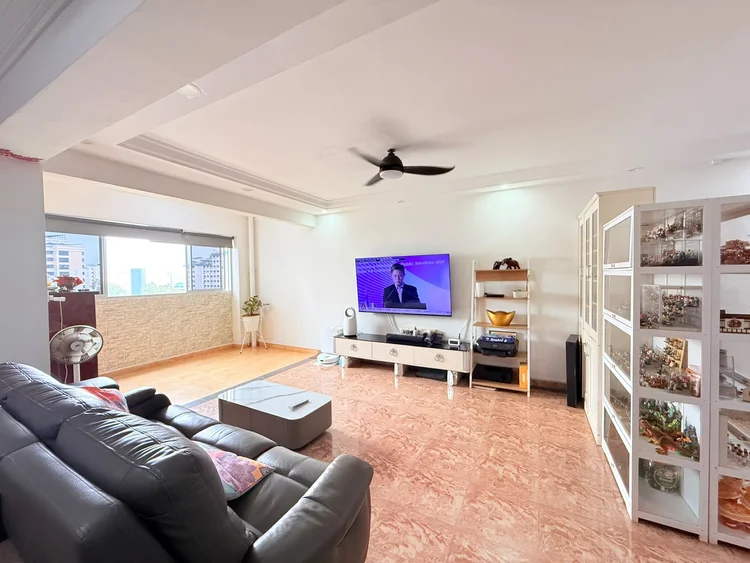 5-room HDB · 5I sold at Blk 723 Woodlands Avenue 6, Woodlands, Singapore