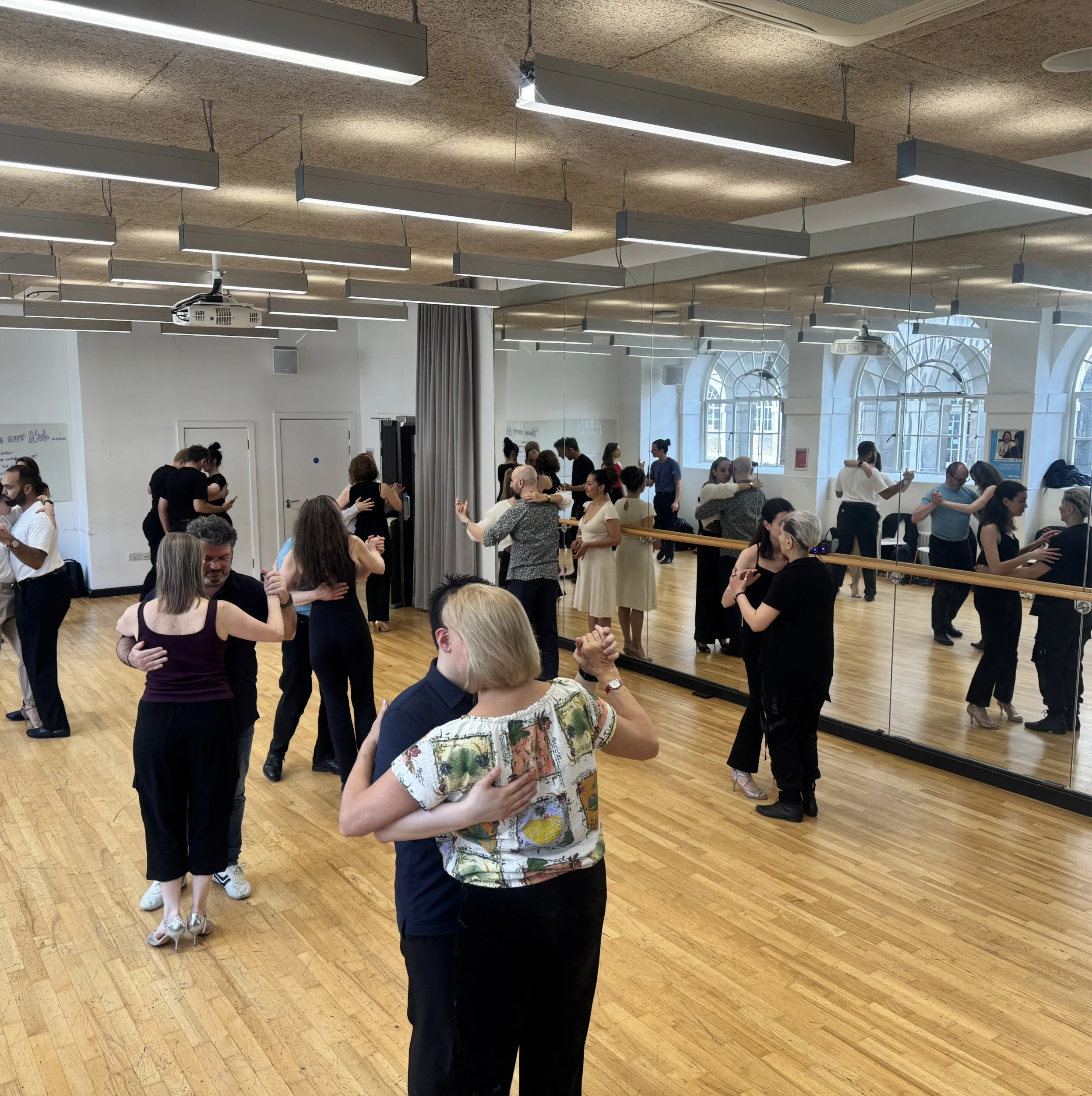 Argentine Tango students practising at Tango en el Alma classes in London Bridge