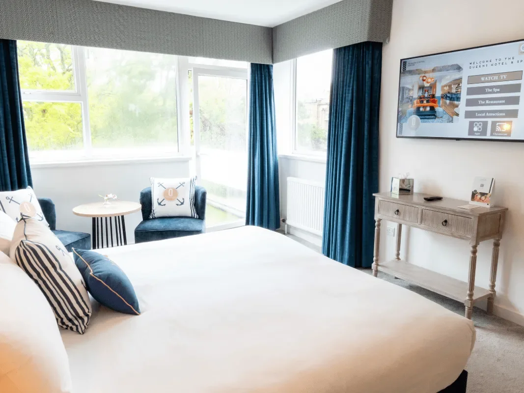 Queens Hotel bedroom accommodation