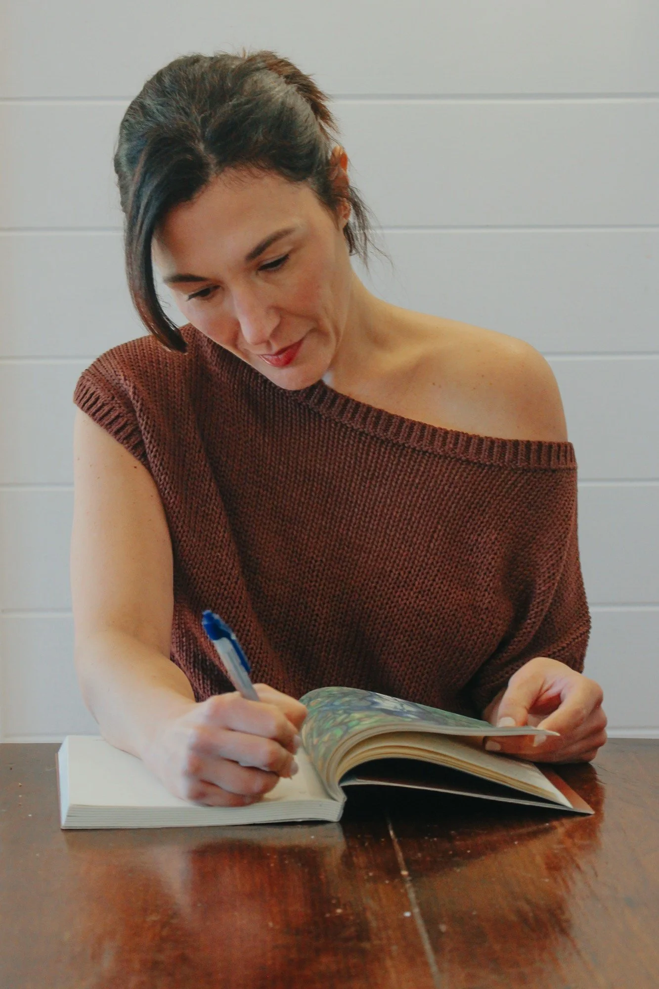 Fernanda Megda writing at her desk
