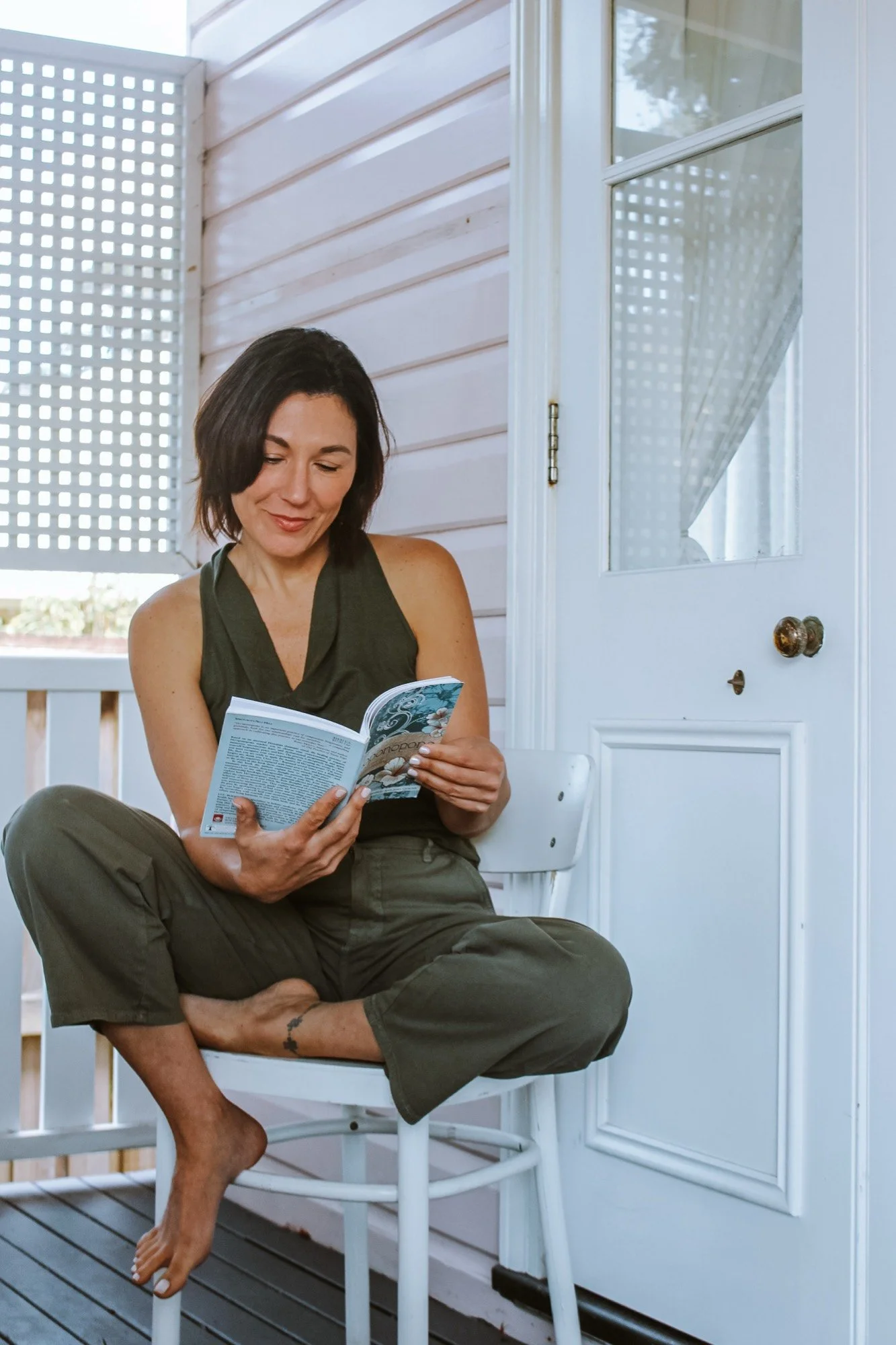 A quiet moment during individual somatic therapy