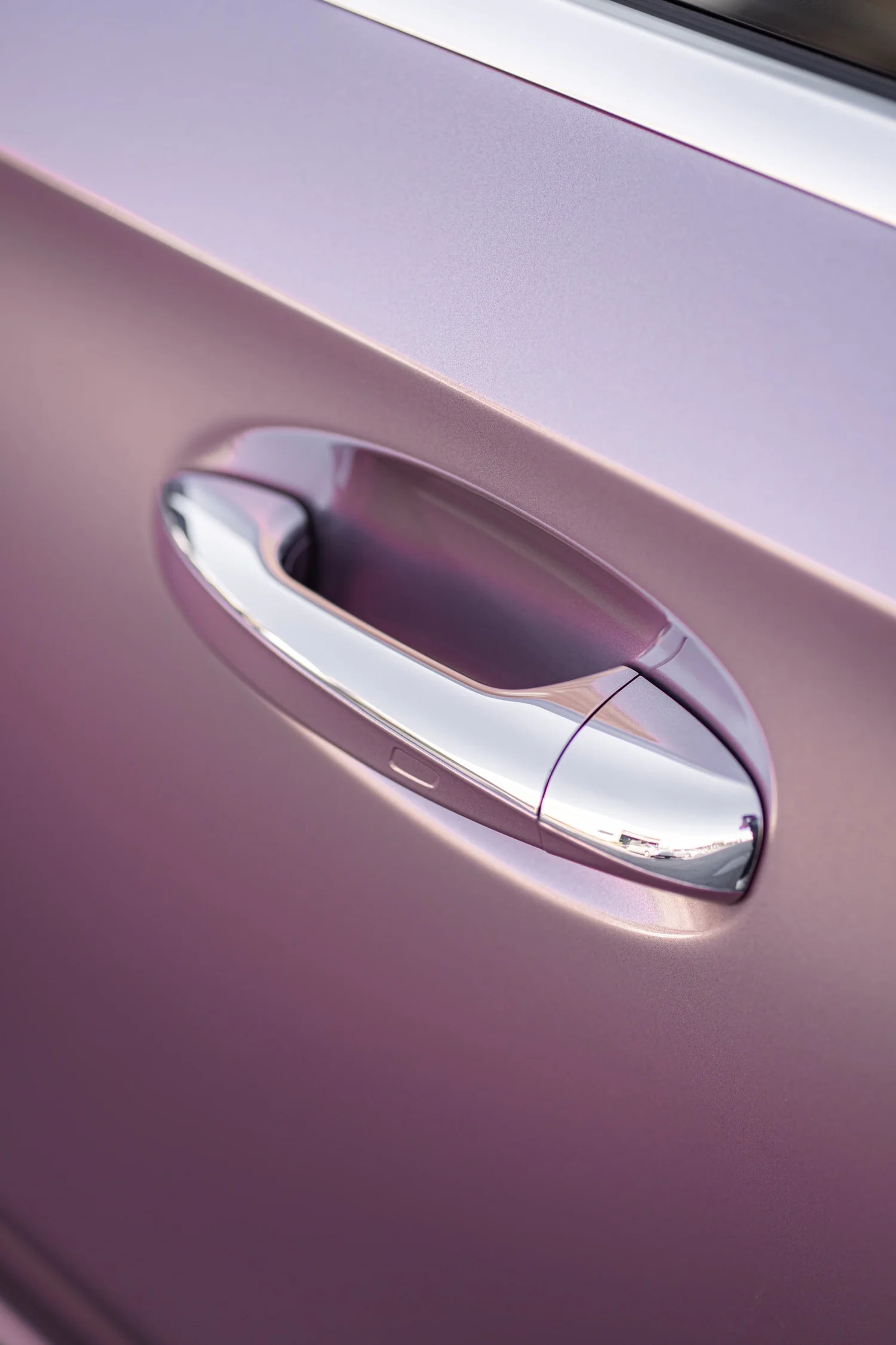 Mercedes-Benz A 220 Frozen Berry after Vinyl Wrap, door-jamb and trim detail