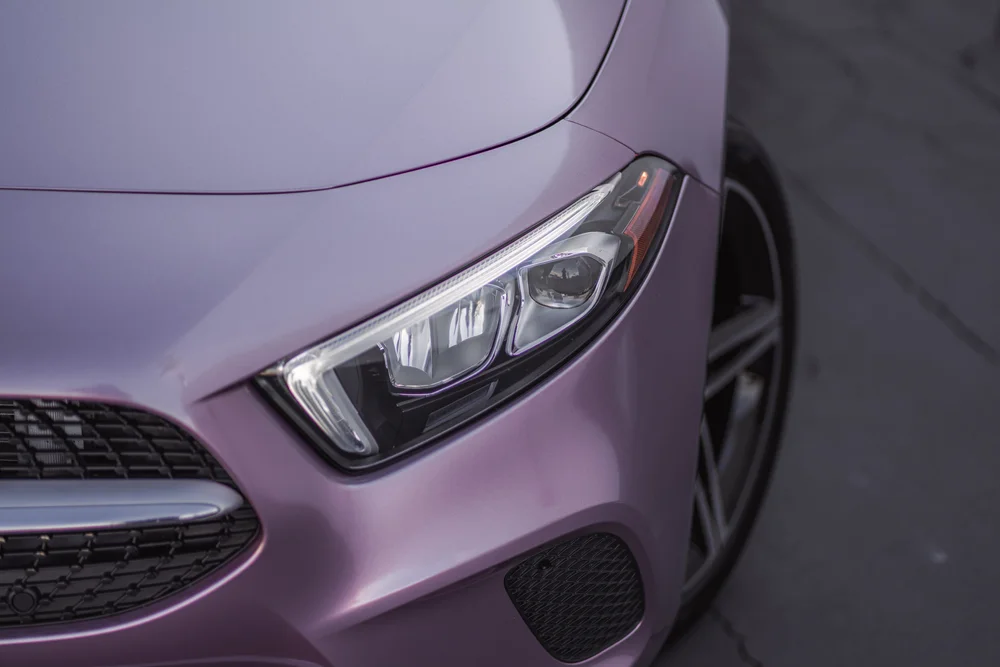 Horizontal front detail of the A 220 headlight, hood seam and Frozen Berry bumper