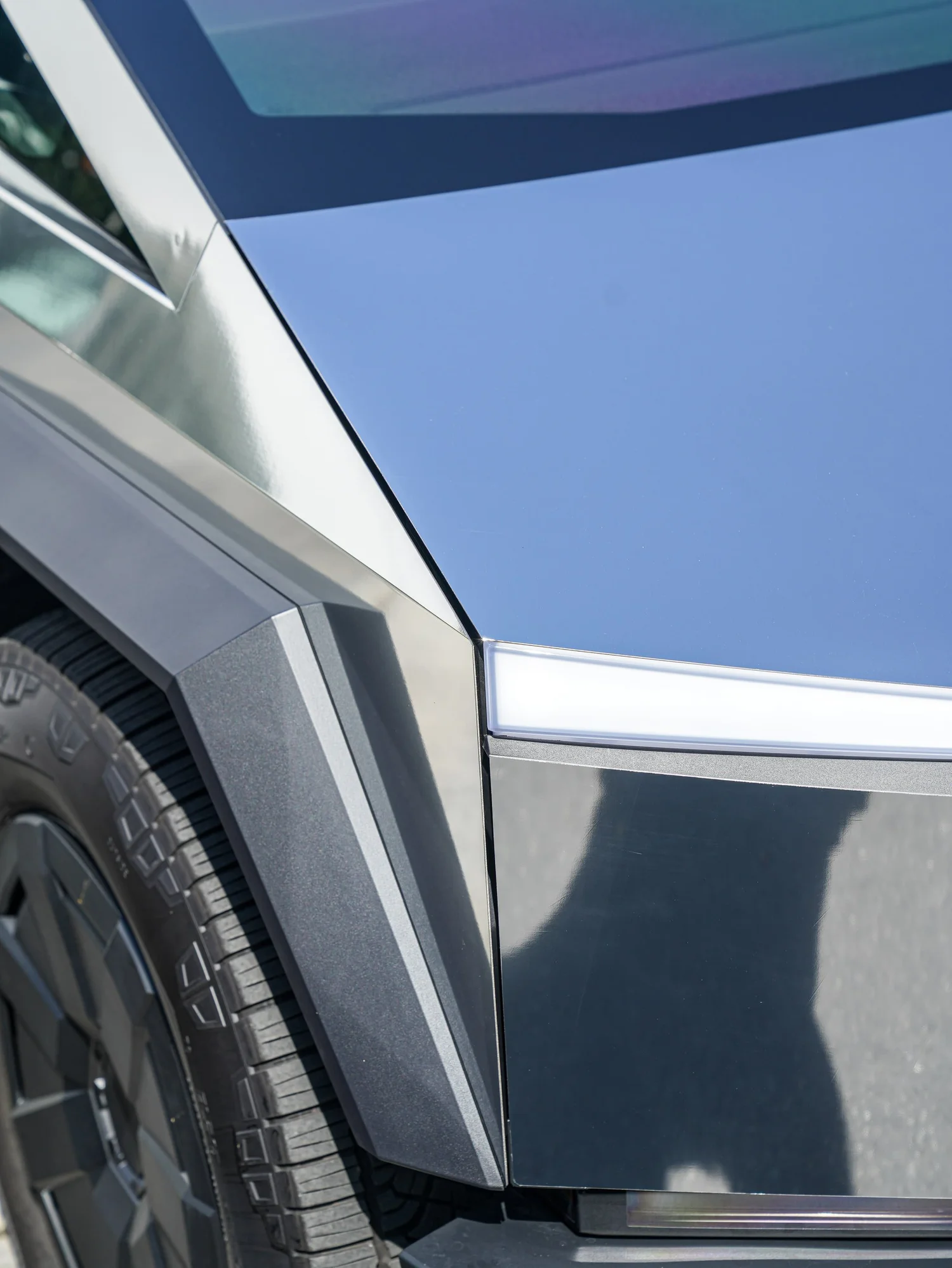 Tesla Cybertruck Chrome after Vinyl Wrap, side body-panel and door detail