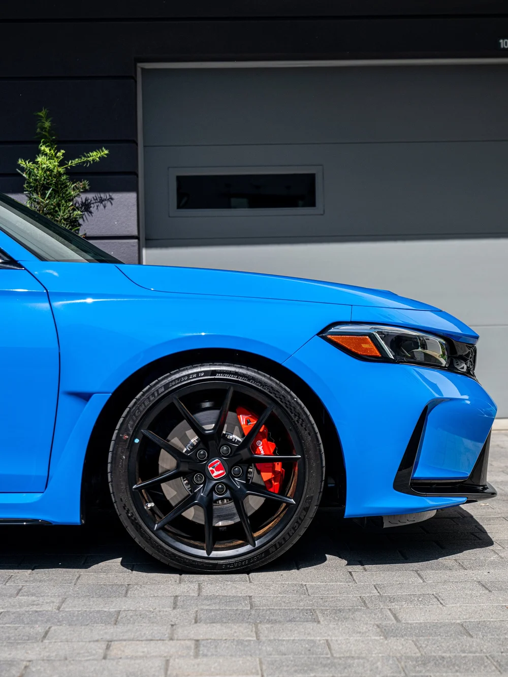 Front wheel, fender and side detail of a 2026 Honda Civic Type R