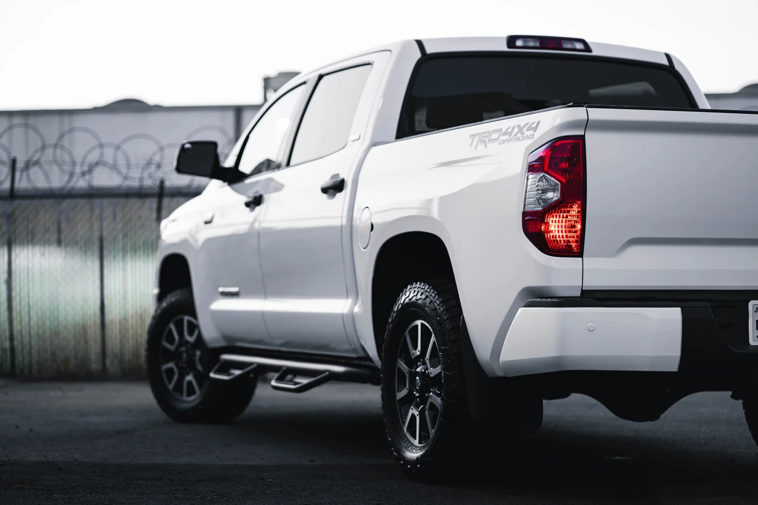 Toyota Tundra 3M 2080 Gloss White after Vinyl Wrap, rear-right three-quarter view