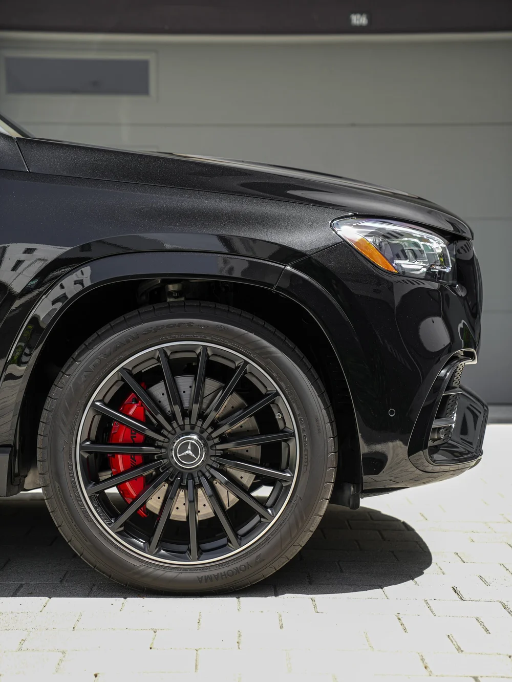 Side view of the Mercedes-AMG GLS 63 front wheel, red brake caliper and fender