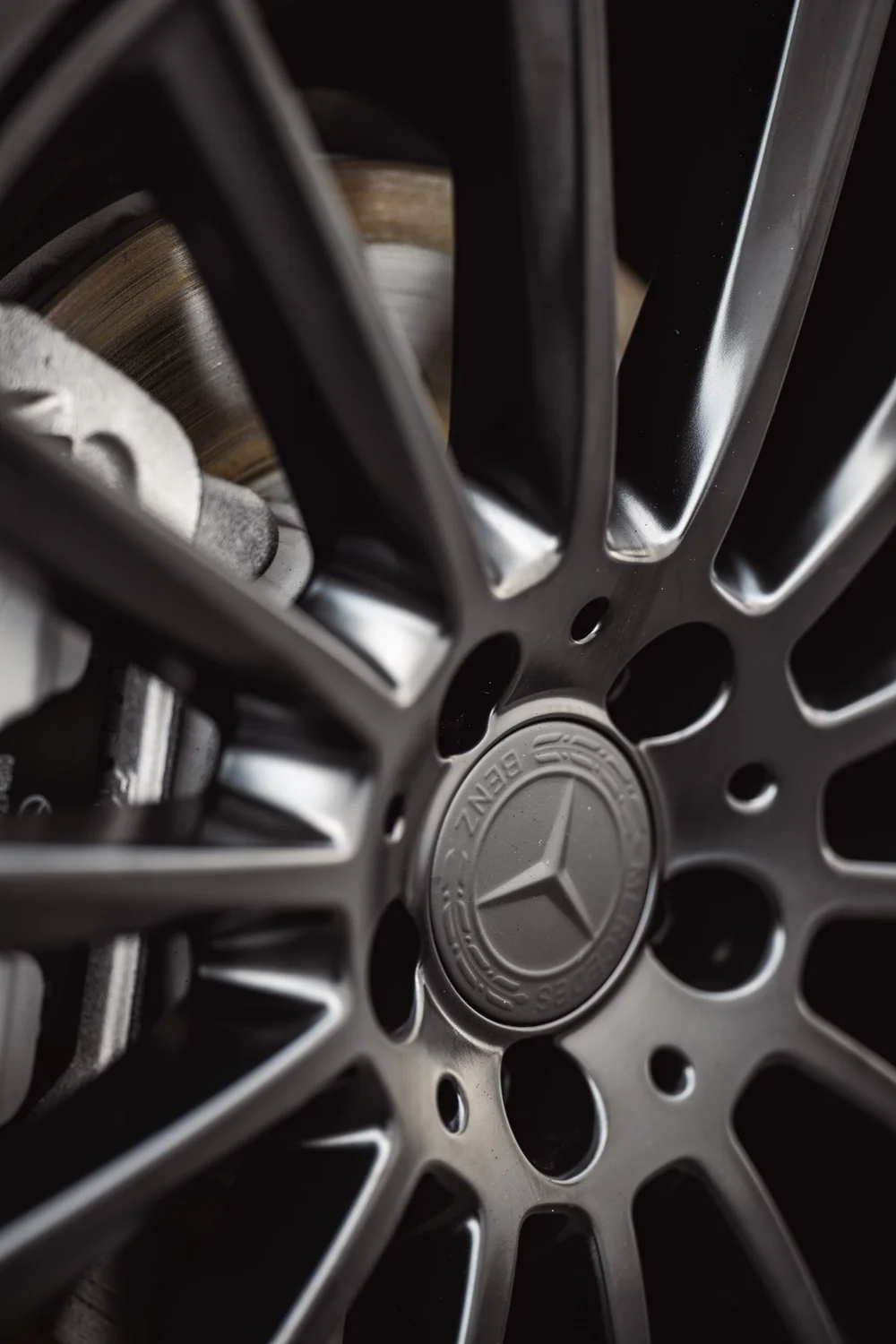 Close-up of the Mercedes-Benz C 300 powder-coated wheel spokes and Mercedes center cap