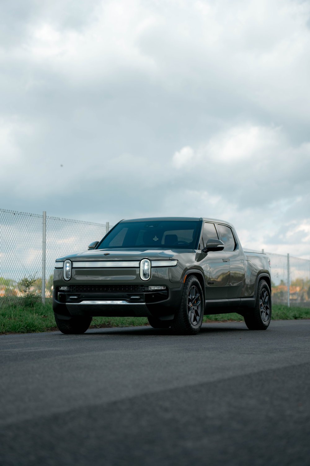 Front three-quarter view of another grey Rivian protected with XPEL PPF