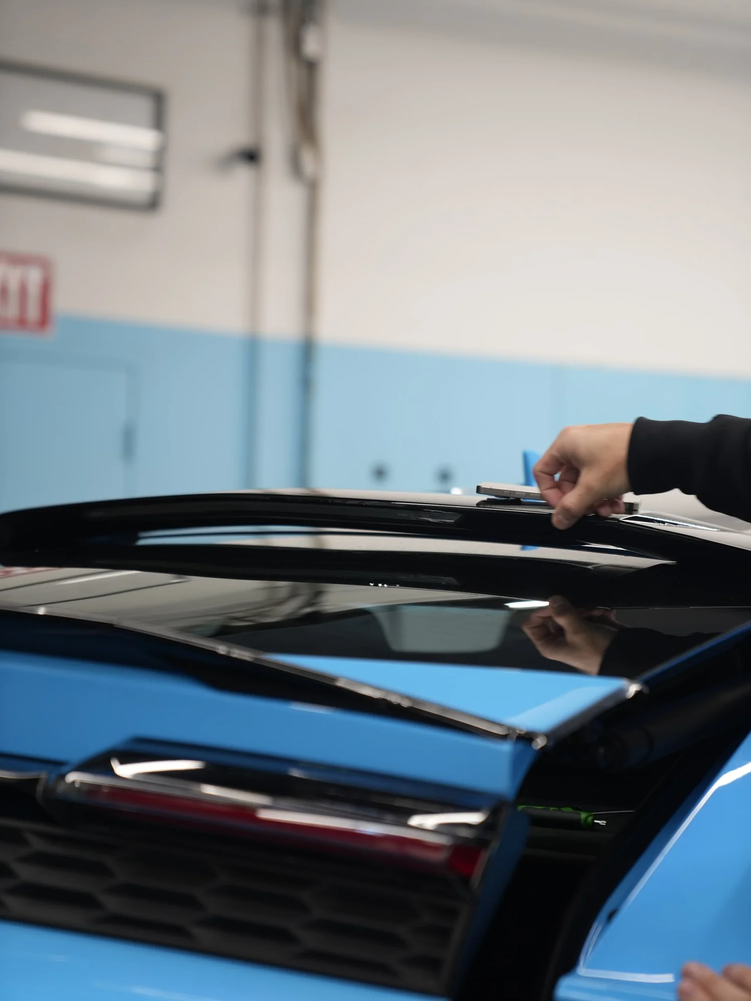 Lamborghini Urus SE after Paint Protection Film (PPF), Window Tint and Ceramic Coating, roof and glass detail