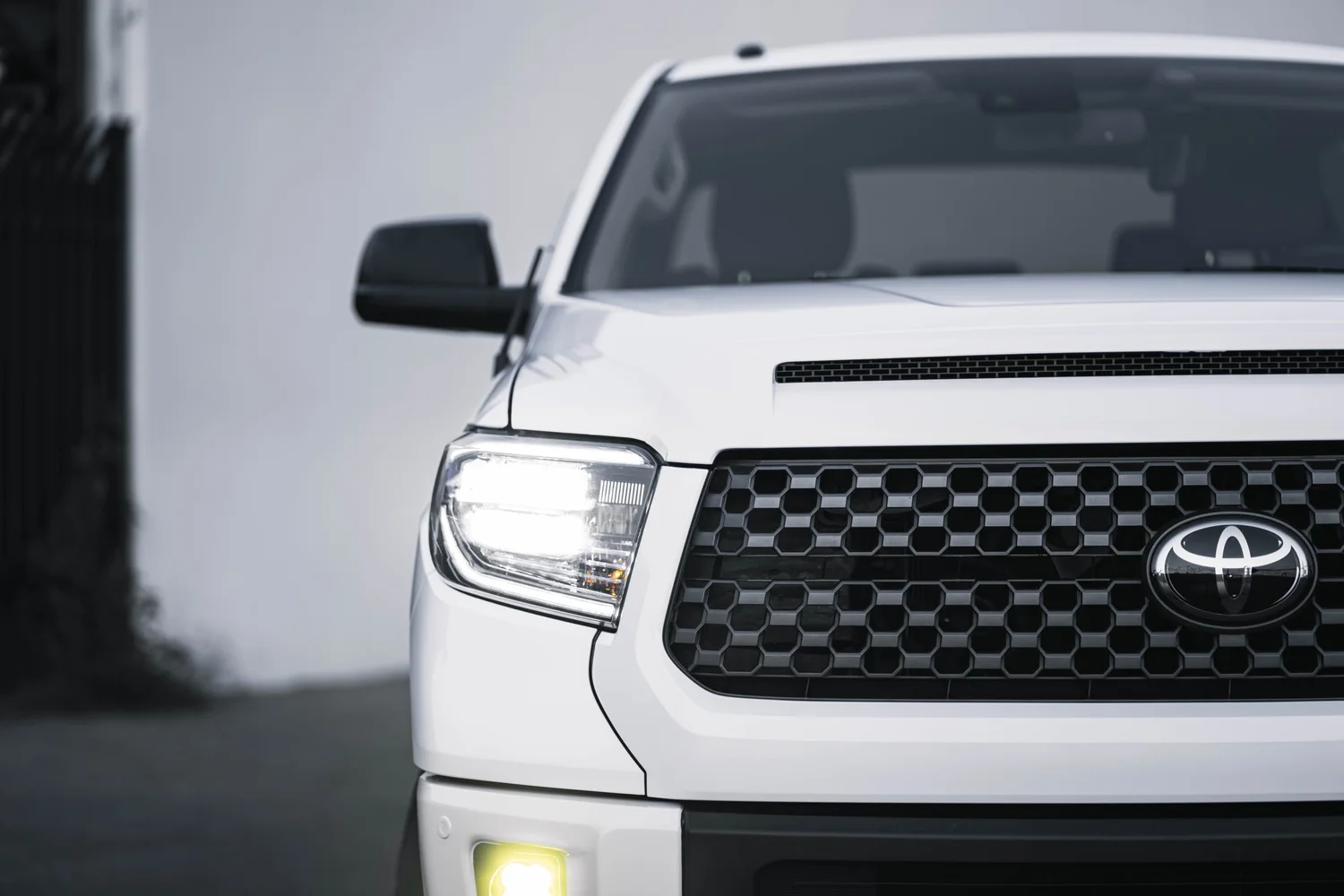 Toyota Tundra 3M 2080 Gloss White after Vinyl Wrap, front-corner view