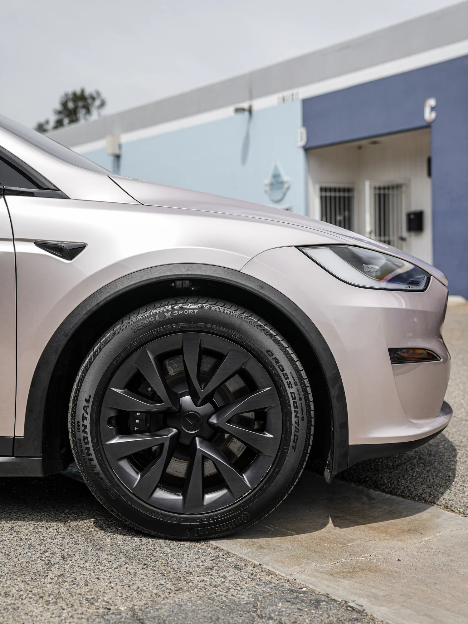 Tesla Model X Champagne Gold after Vinyl Wrap, front wheel and body view