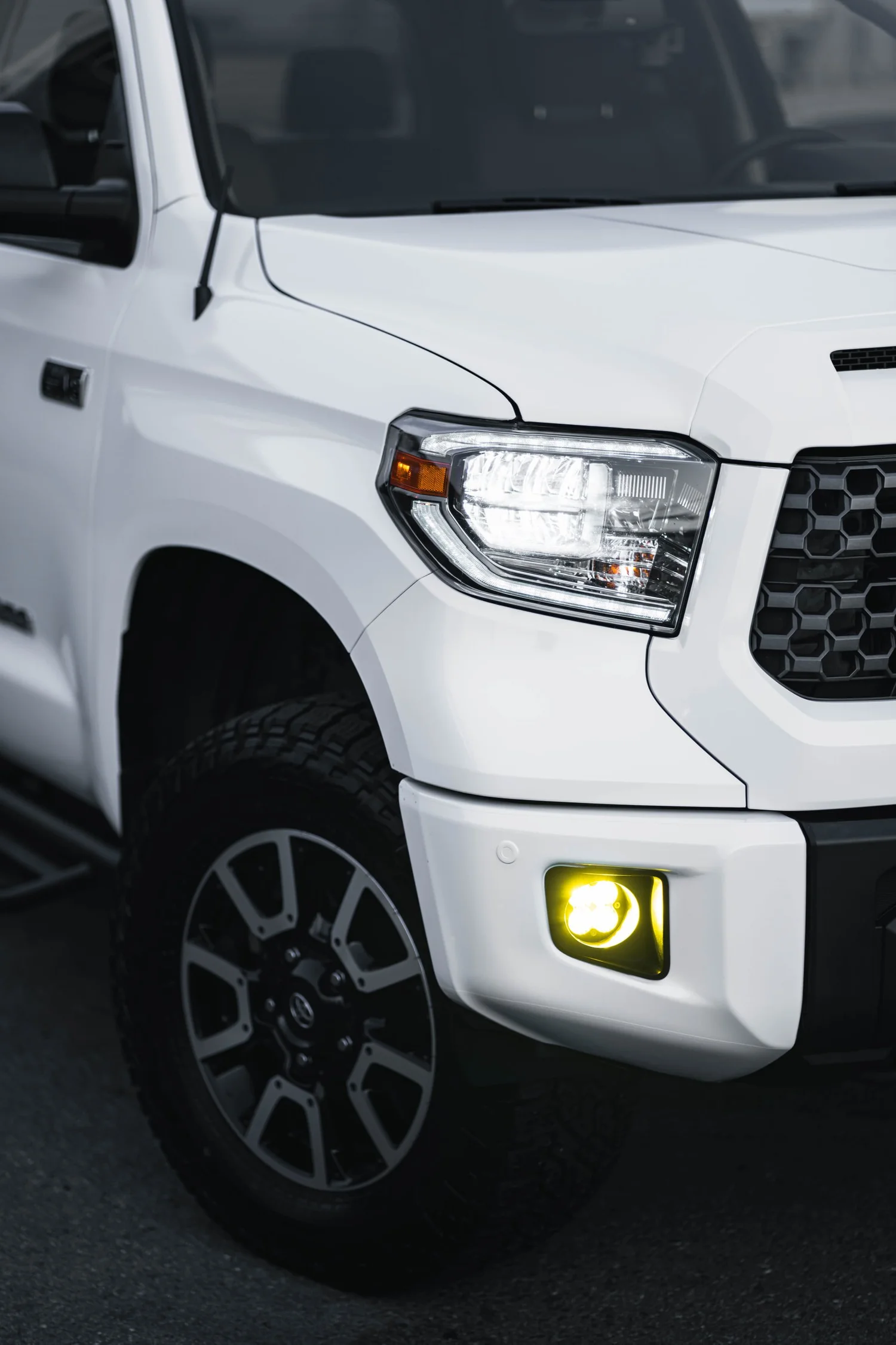 Toyota Tundra 3M 2080 Gloss White after Vinyl Wrap, front bumper and headlight detail