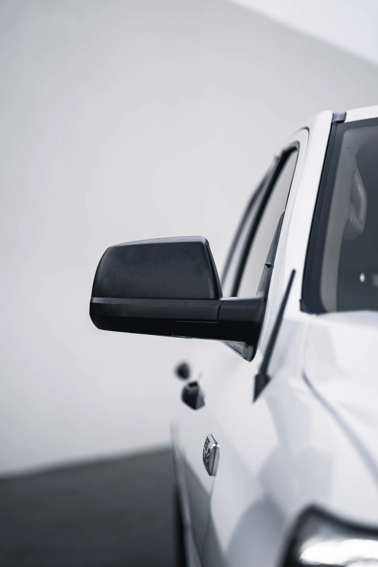 Toyota Tundra 3M 2080 Gloss White after Vinyl Wrap, windshield and roofline view