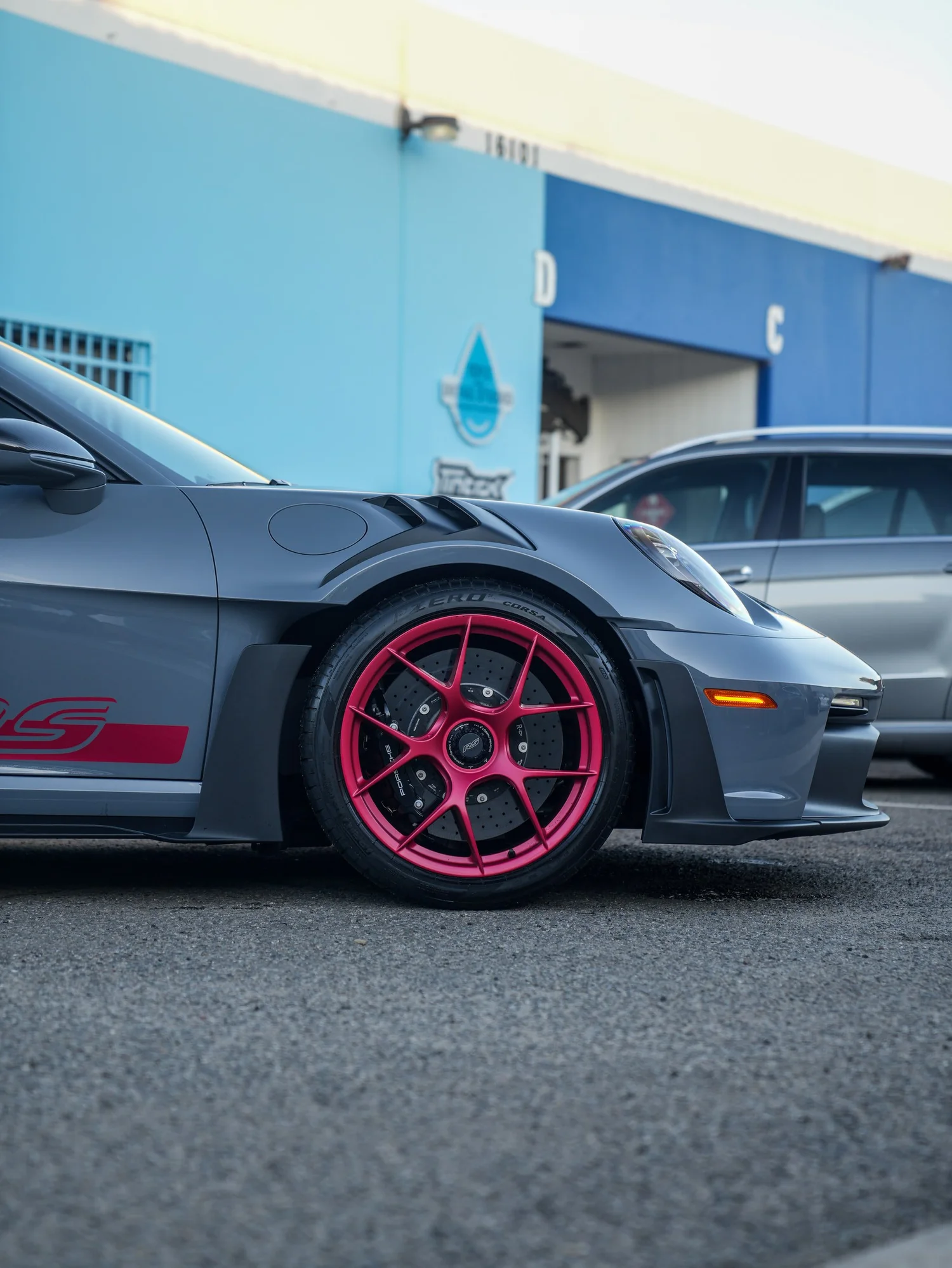 Porsche 911 GT3 RS after Detailing, front-fender and wheel view