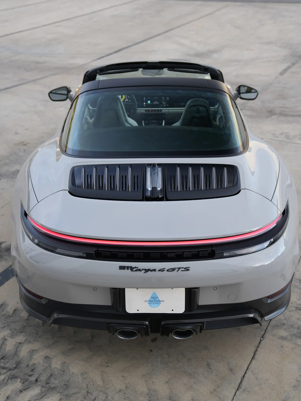 Elevated complete rear view of the Porsche Targa with curved glass and a red light bar