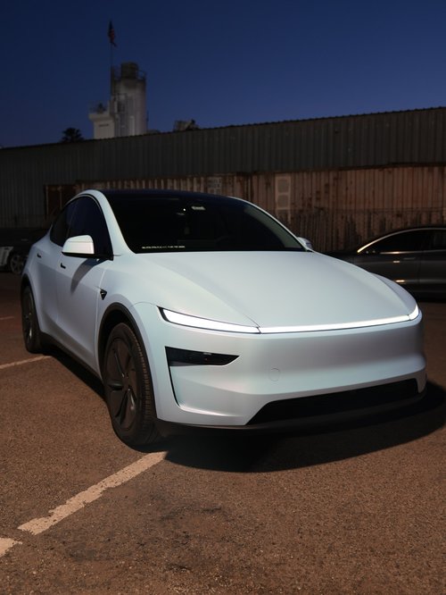 Model Y White-to-Blue Color Shift project photograph