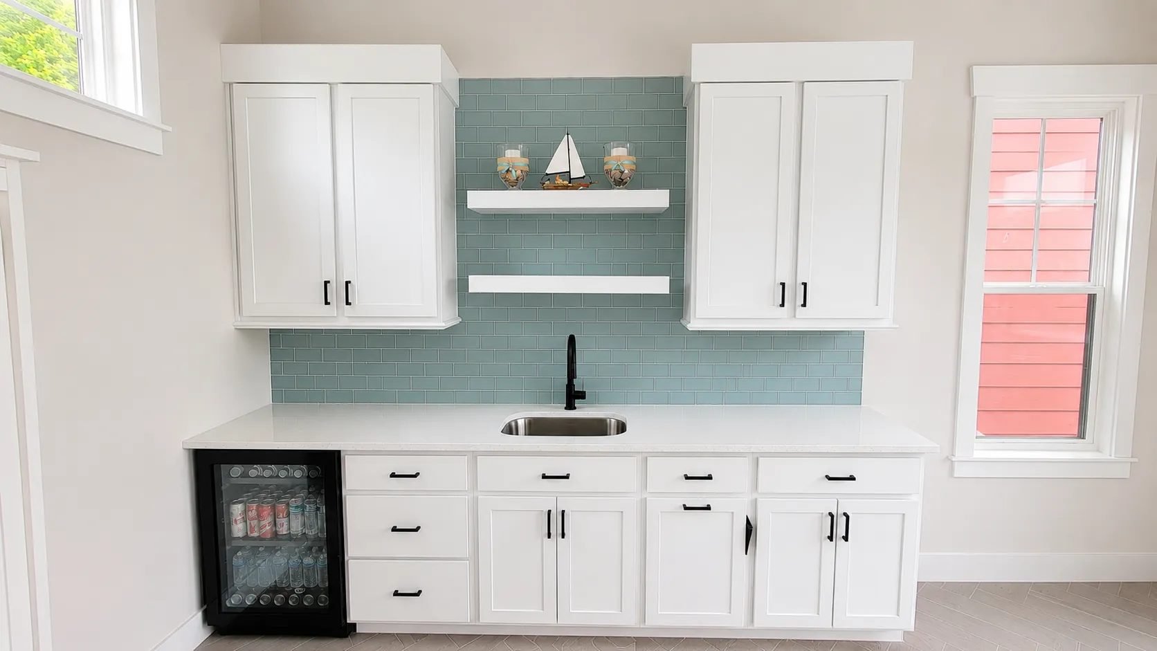 Lincoln's pool house wet bar and kitchenette