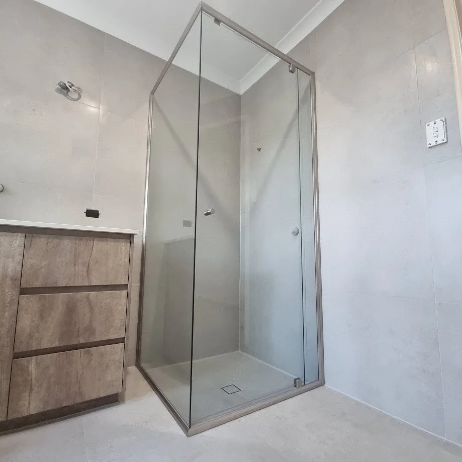 DB Glass semi-frameless shower screen installation