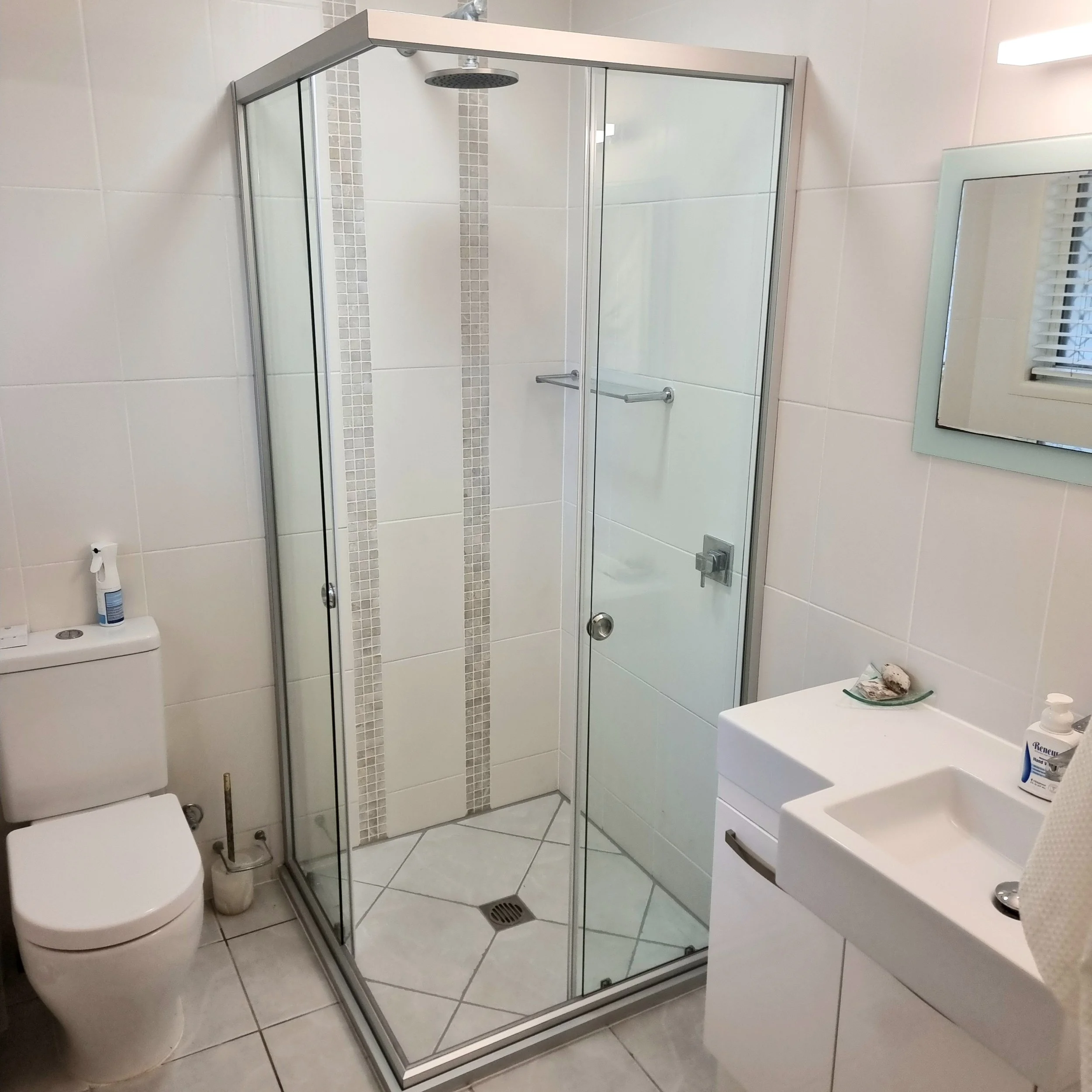 DB Glass semi-frameless shower screen installation