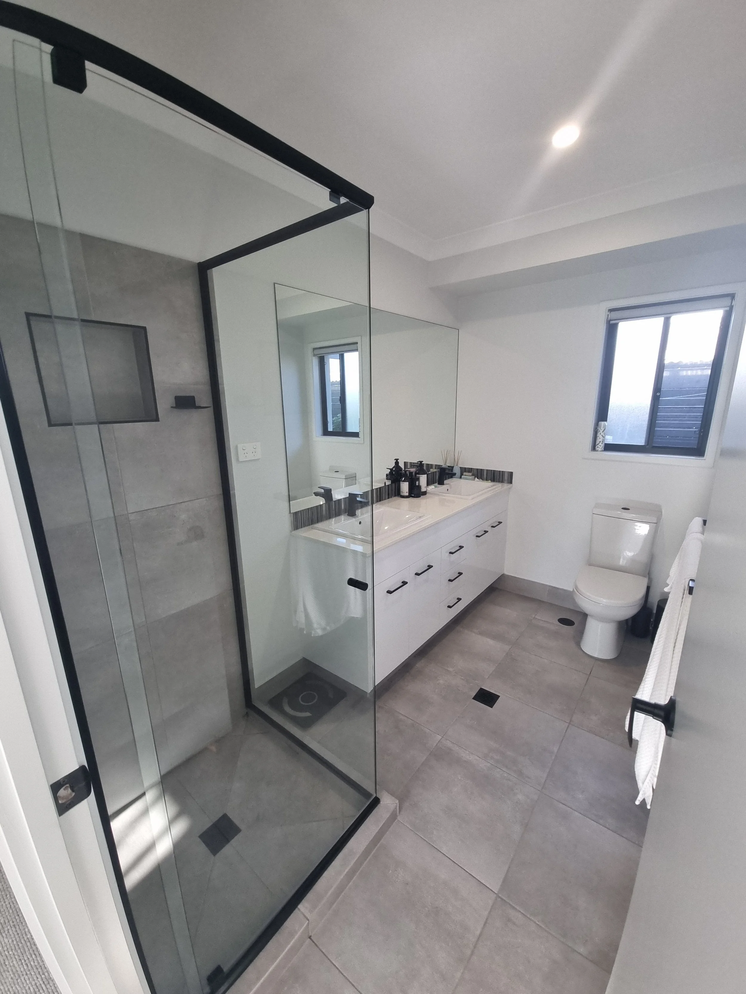 DB Glass semi-frameless shower screen installation