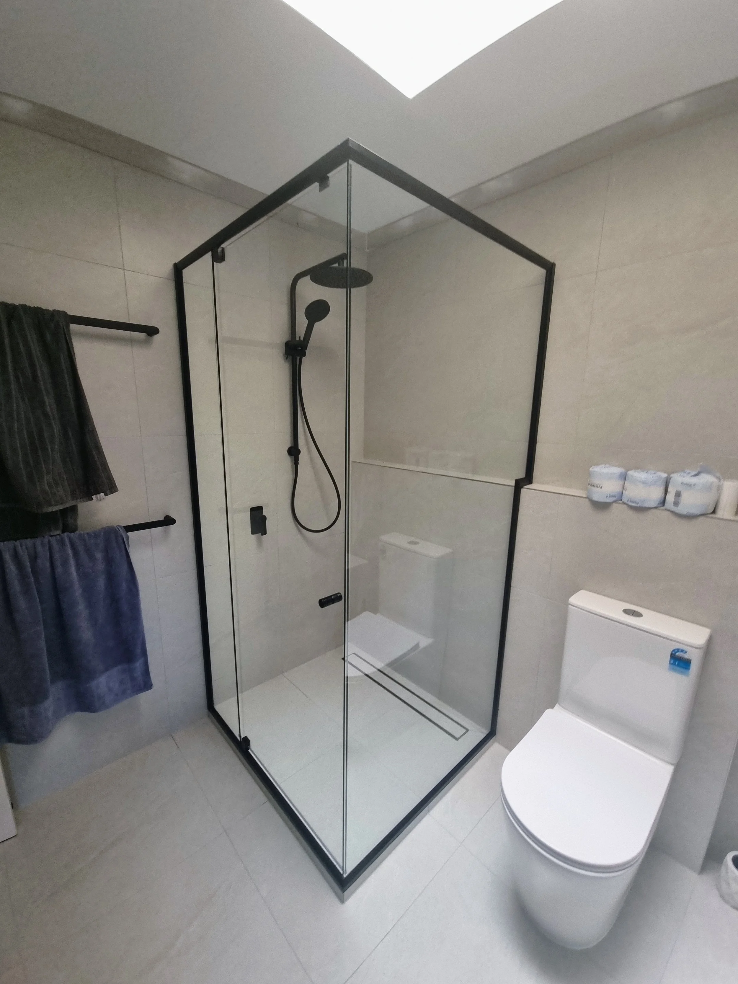 DB Glass semi-frameless shower screen installation