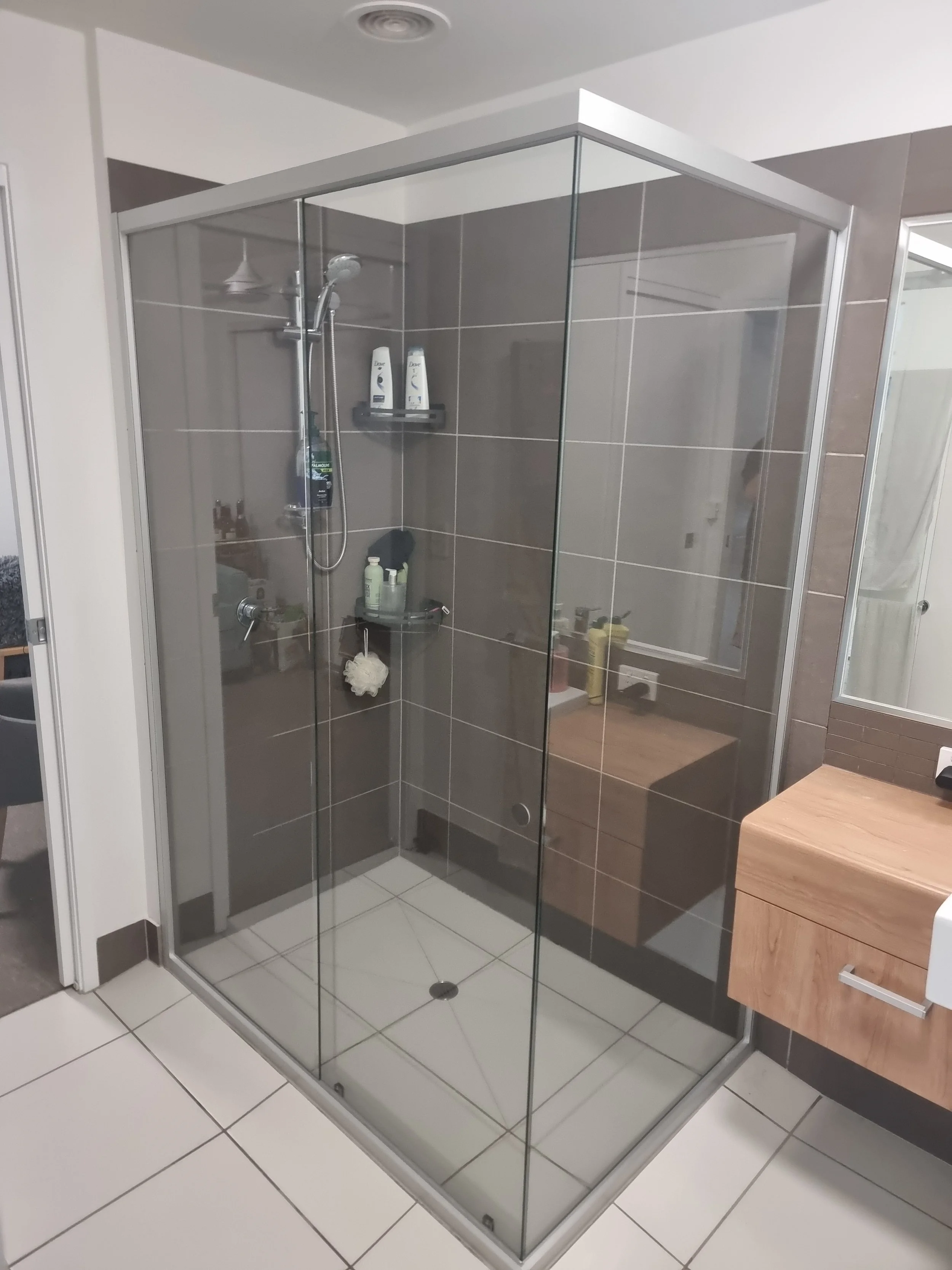 DB Glass semi-frameless shower screen installation