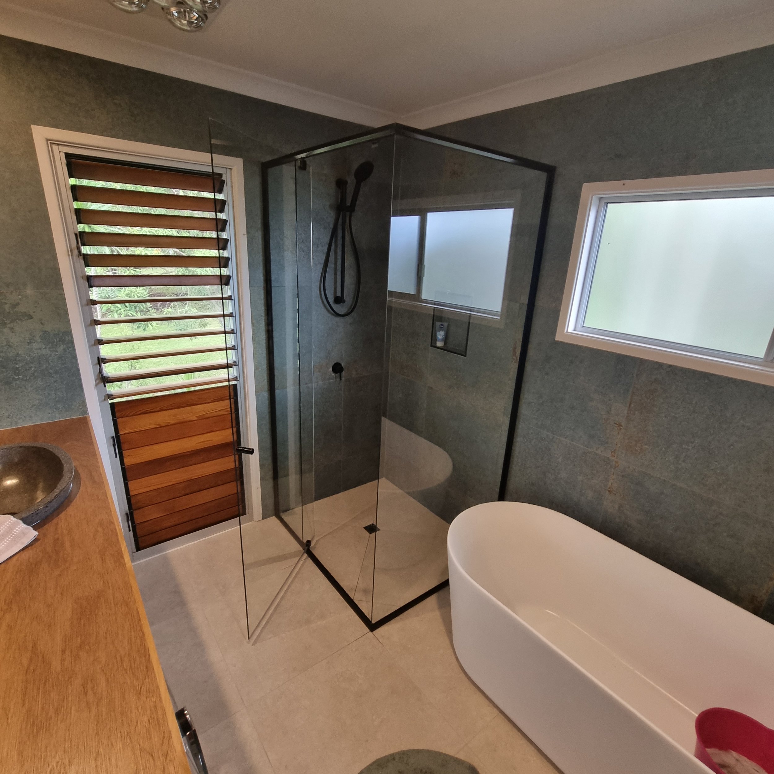 DB Glass semi-frameless shower screen installation