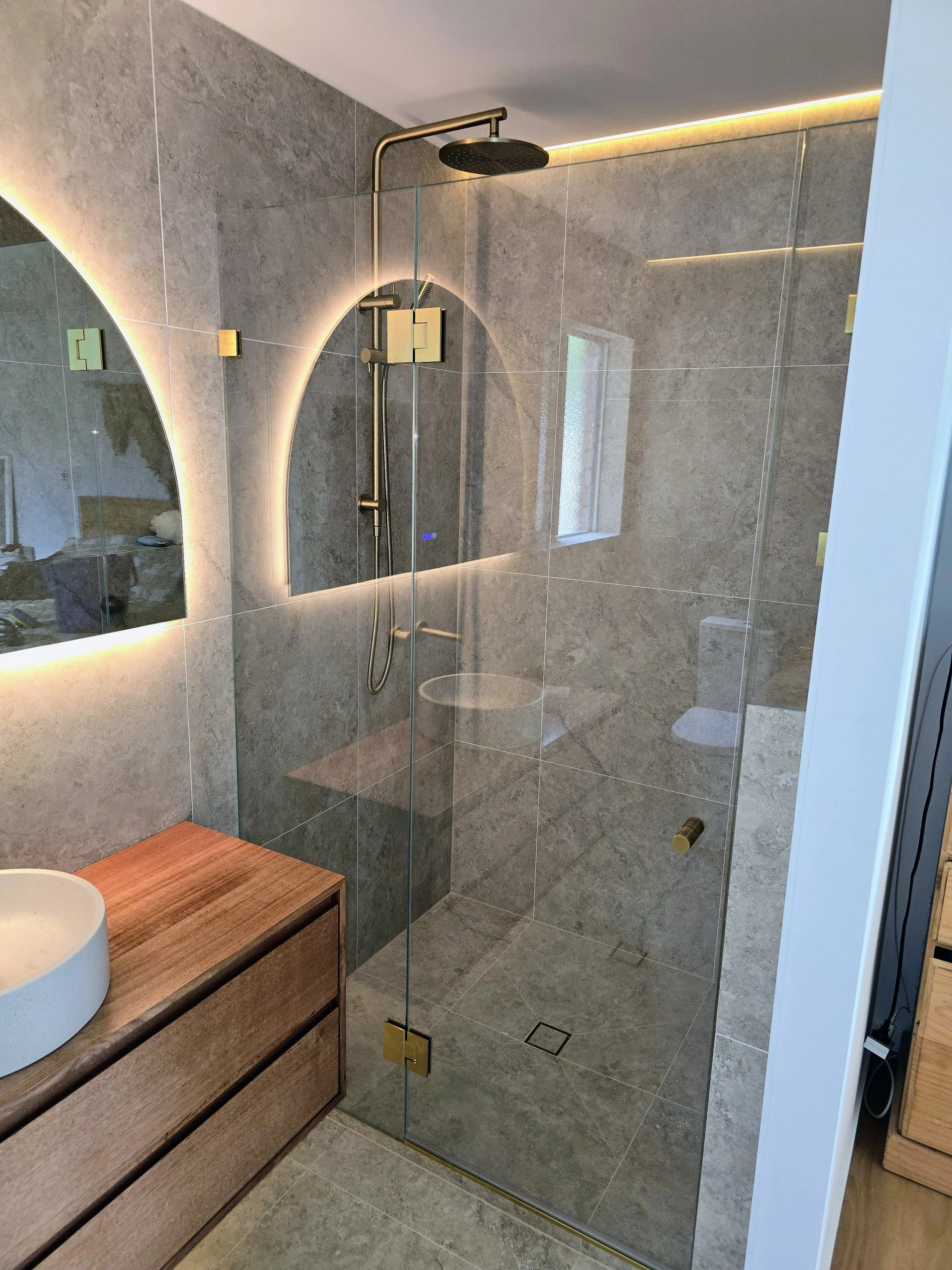 Frameless low iron inline shower screen in alcove on the Sunshine Coast