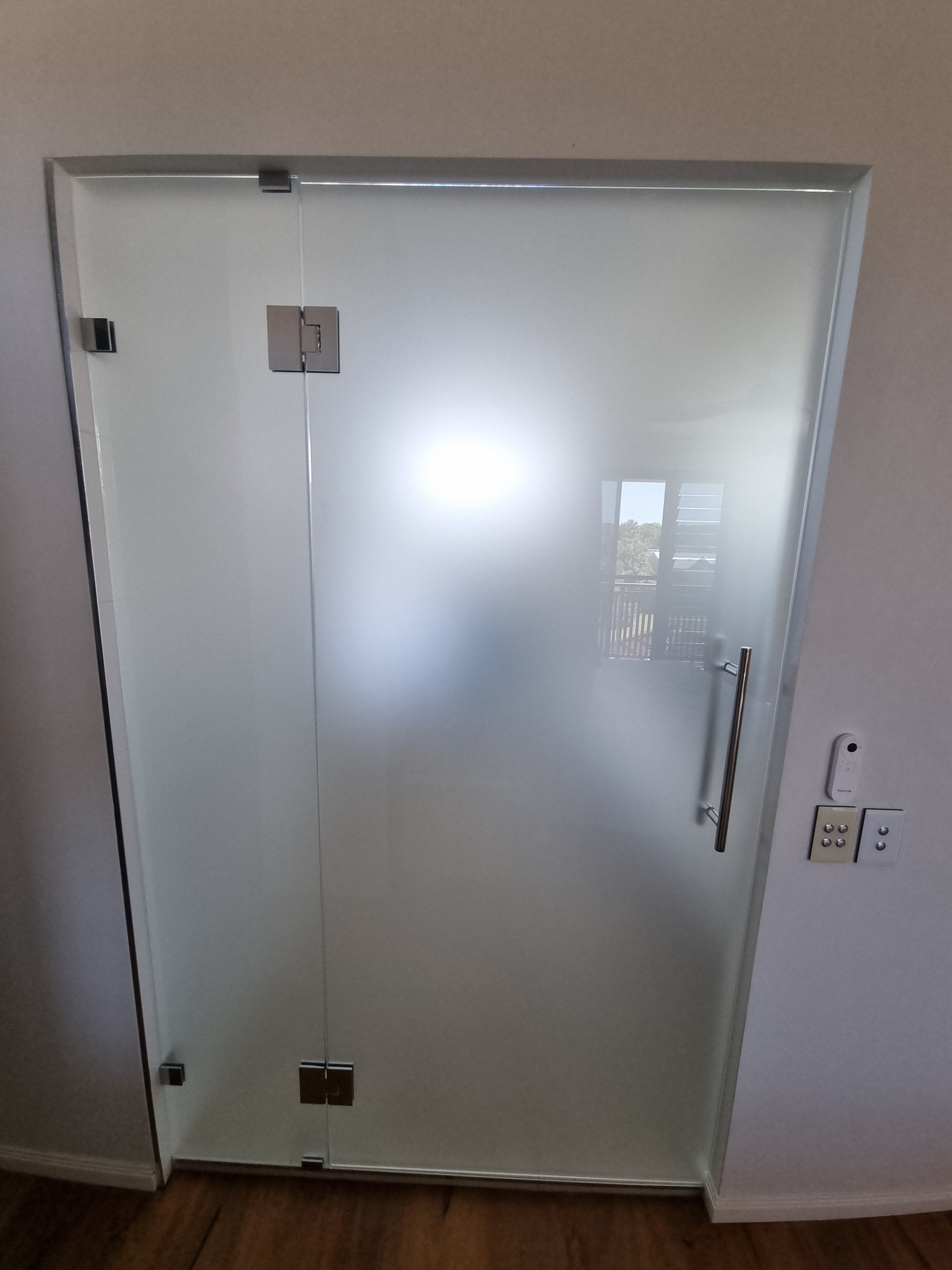 Frameless low iron acid etch shower screen