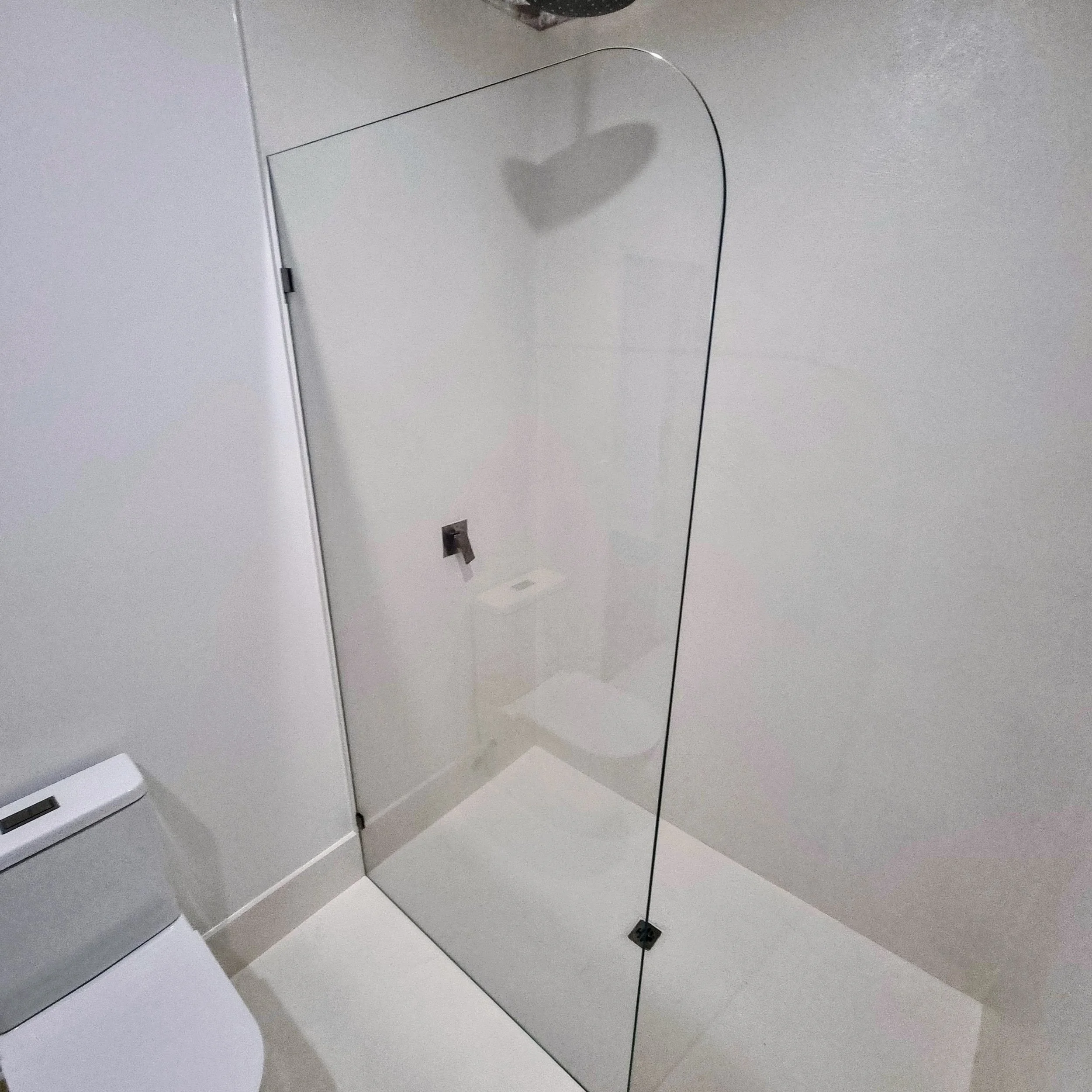 Frameless low iron fixed panel with radius corner